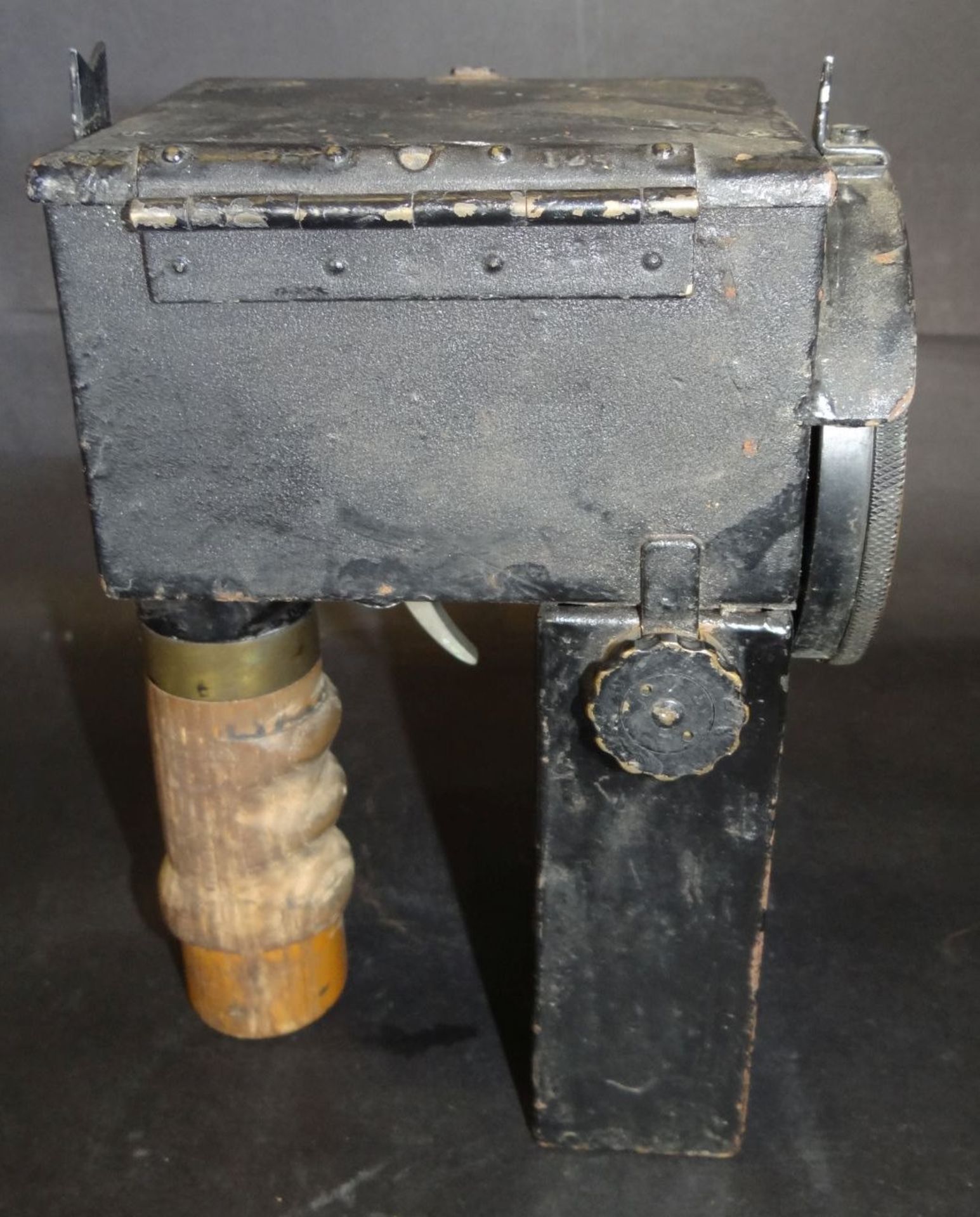 Hand-Signallampe mit Batteriebetrieb, Metall mit Holzgriff, 1944, Kanada, H-19 cm, 14x9 cm, - Bild 4 aus 6