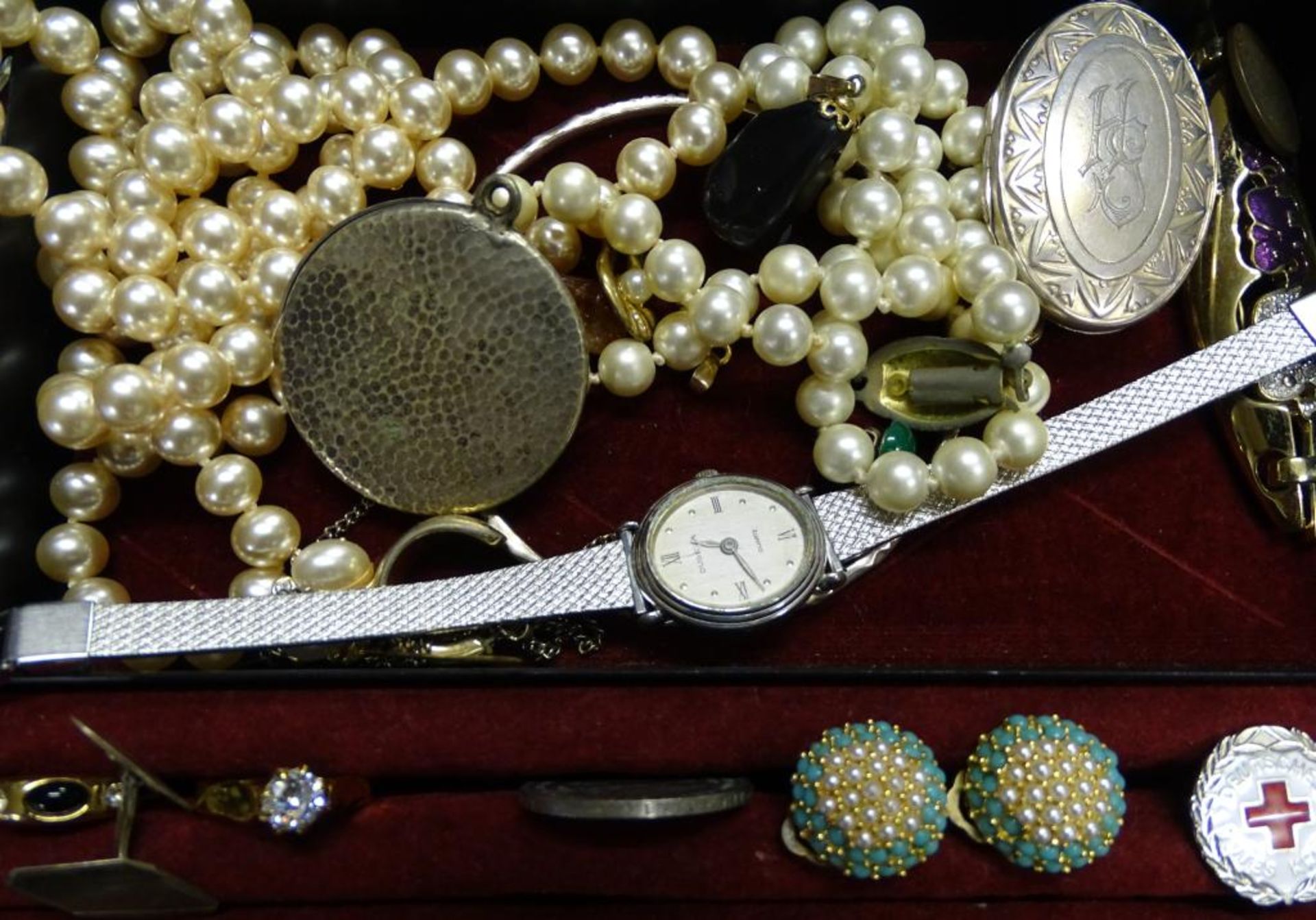 Kasten mit Modeschmuck,Perlenketten,Broschen,Ringe etc. - Bild 9 aus 9