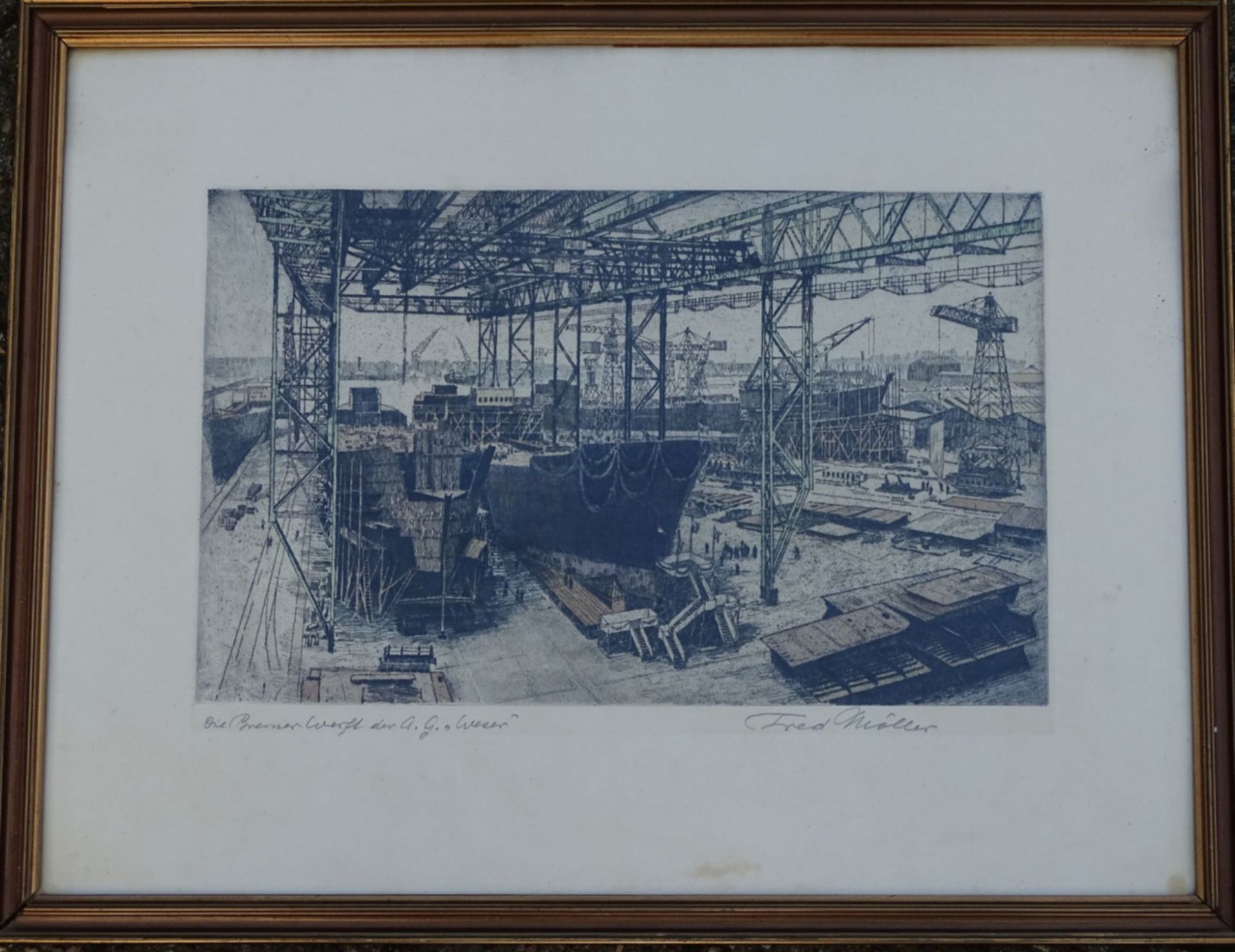 Fred MÖLLER (XX) "Werft A.G. Weser" grosse Farbradierung, rückseitig Widmung, ger/Glas, RG 45x57 - Bild 2 aus 6