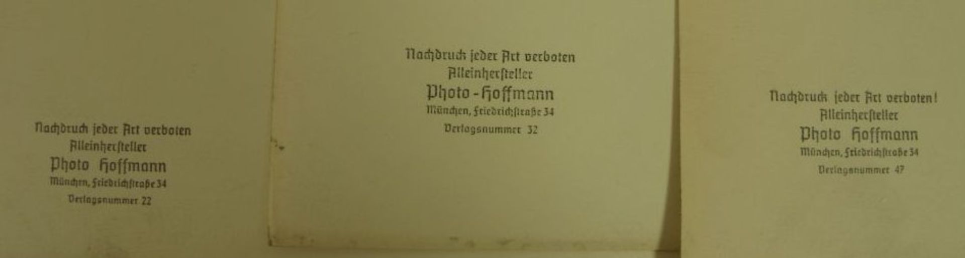 4x Fotografien sowie 2x Drucke "Adolf Hitler", verso Stempel "Photo Hoffmann, München", Größte 30 - Bild 3 aus 3