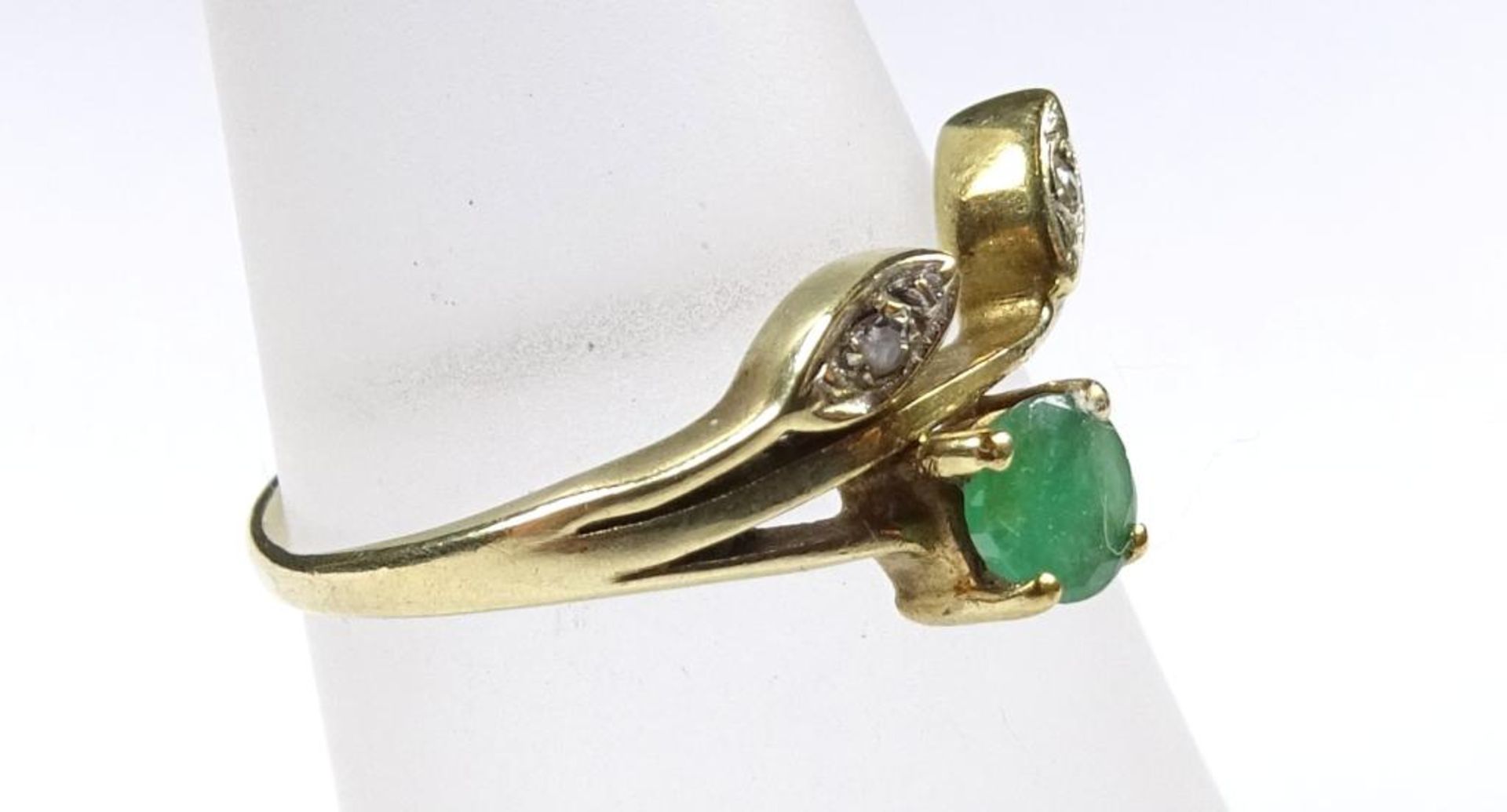 Smaragd-Diamant-Ring, GG 585/000 1,8gr., mit einem 4mm rund fac.Smaragden und 0,02ct.,Diamanten W/ - Bild 2 aus 3