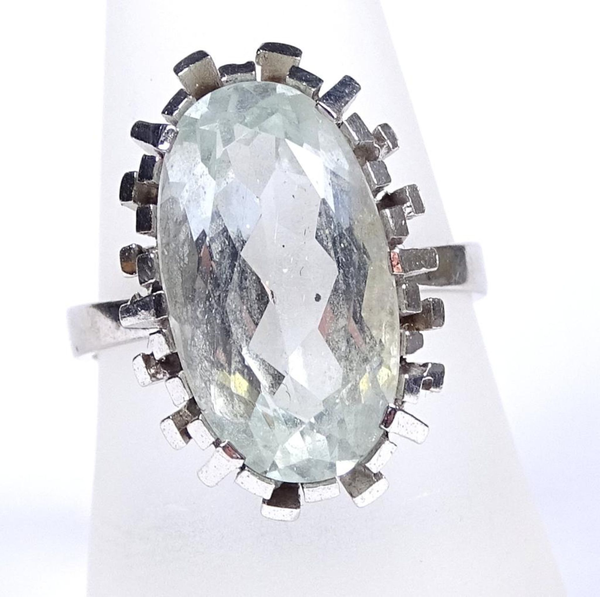 WG-Ring 585/000 mit einem hellblauem Stein, 6,2gr., RG 57 , Kopf 2,1x1,4cm