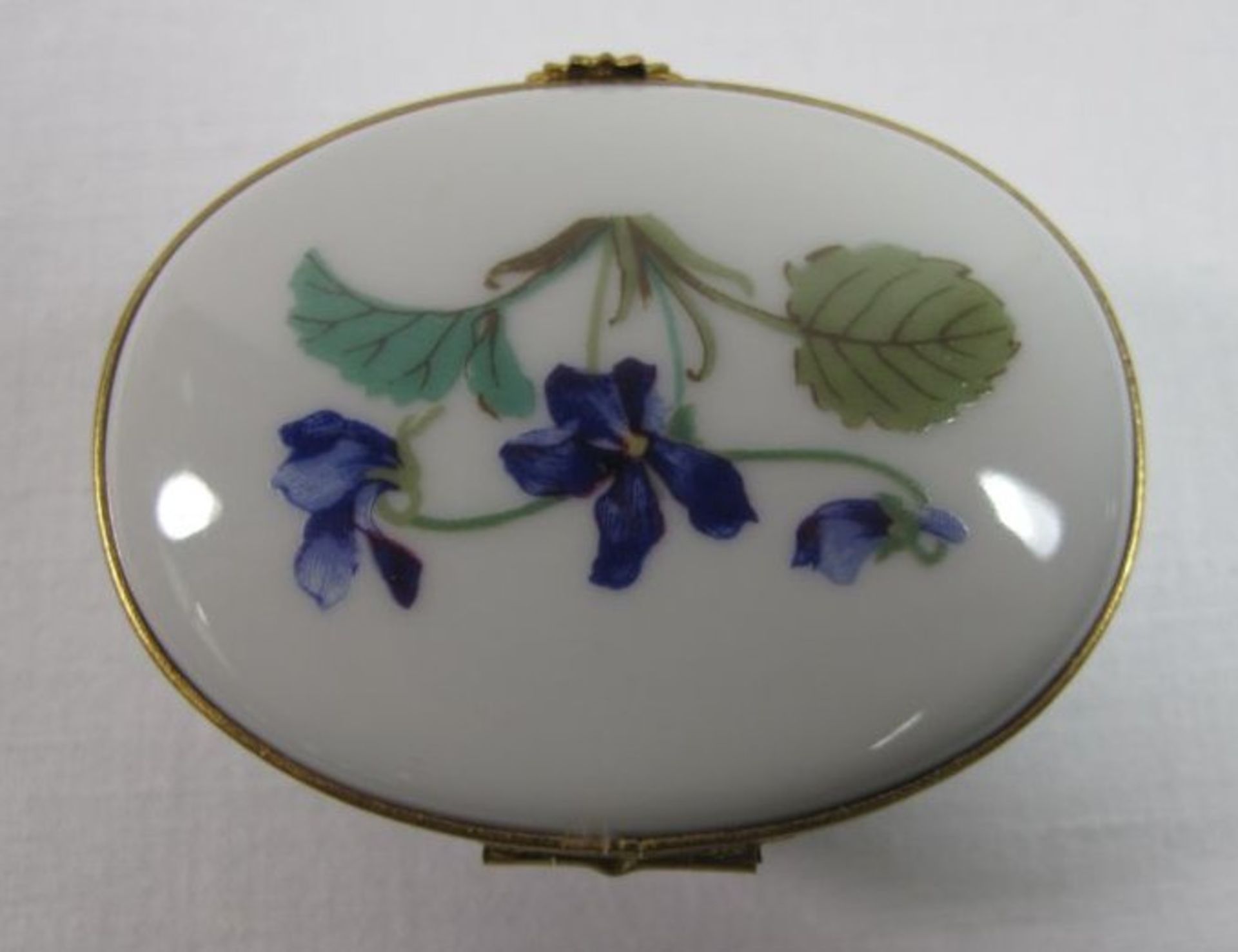 kl. Zierdose "Haviland, Limoges", florale Bemalung, H-3cm, B-6,5cm, orig. Karton. - Bild 2 aus 3