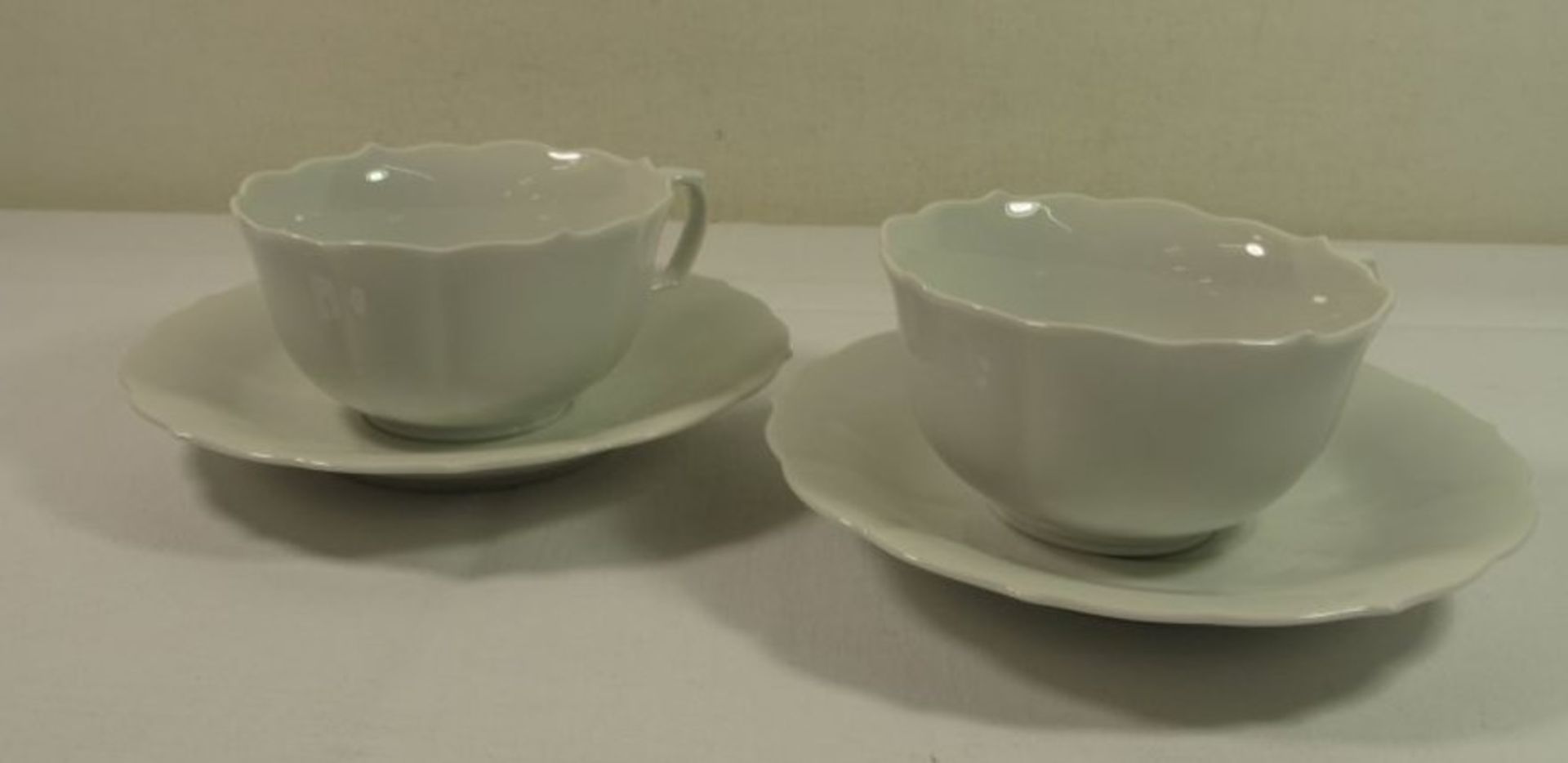 2x Teetassen mit U.T., Meissen Schwertermarke, 1. Wahl, Weiß, Tasse H-5cm.