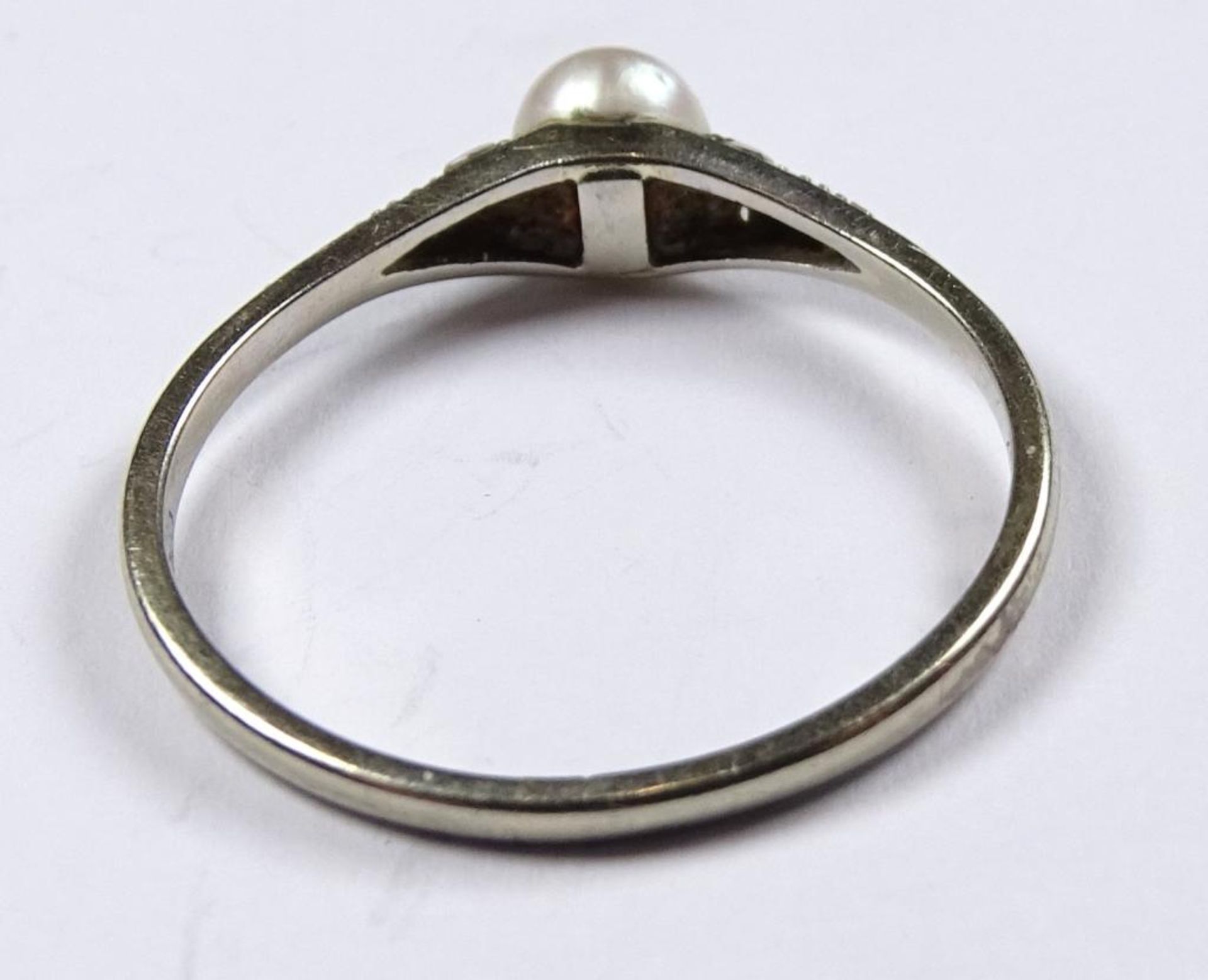 Art Deco Ring mit Zuchtperle und Diamantenrosen WG 585/000, 1,4gr., mit einer 5mm weißen - Bild 3 aus 3