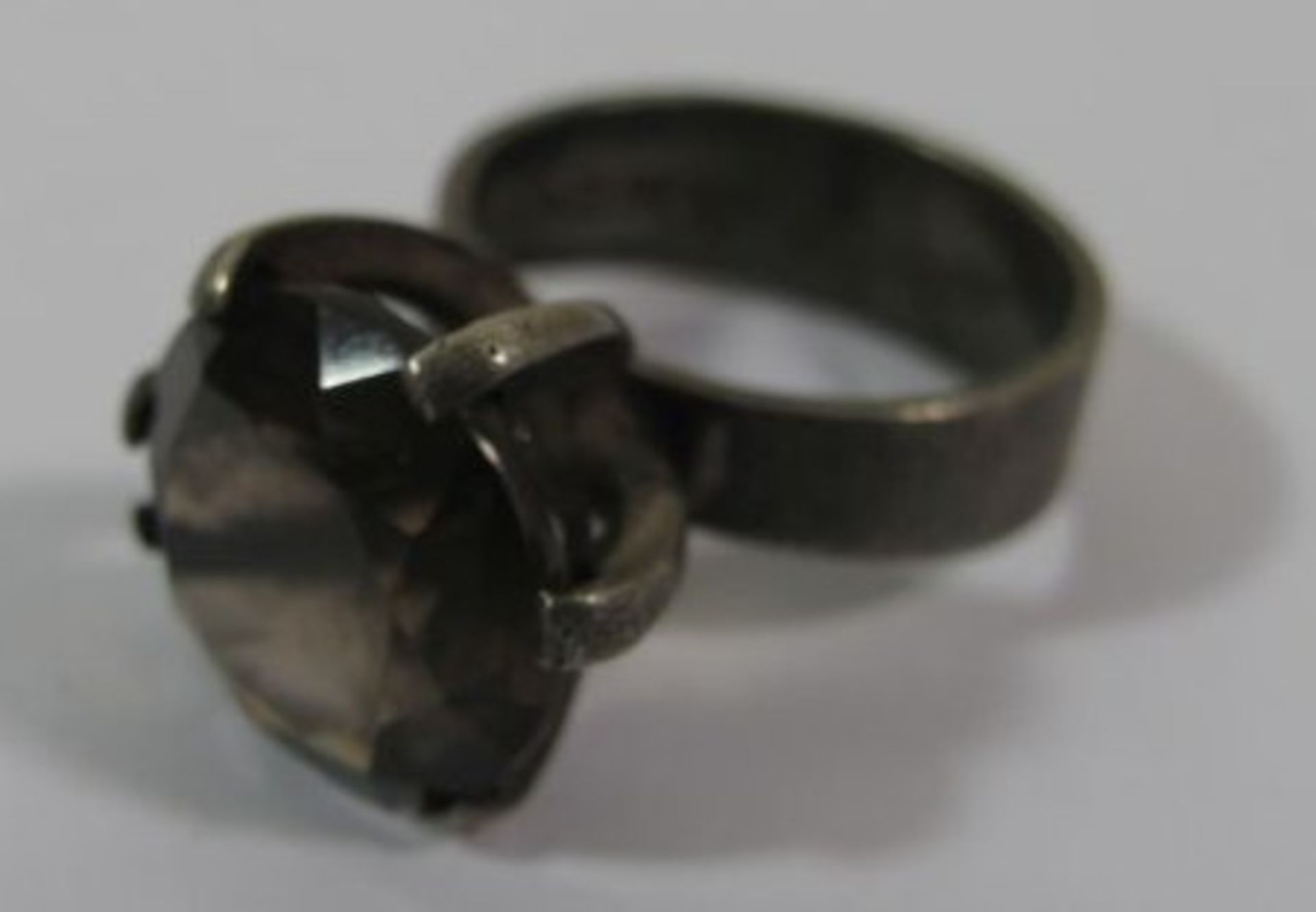 830er Silber-Ring, um 1920/30, brauner facc. Stein, zus. 5,9g, RG 53,5.