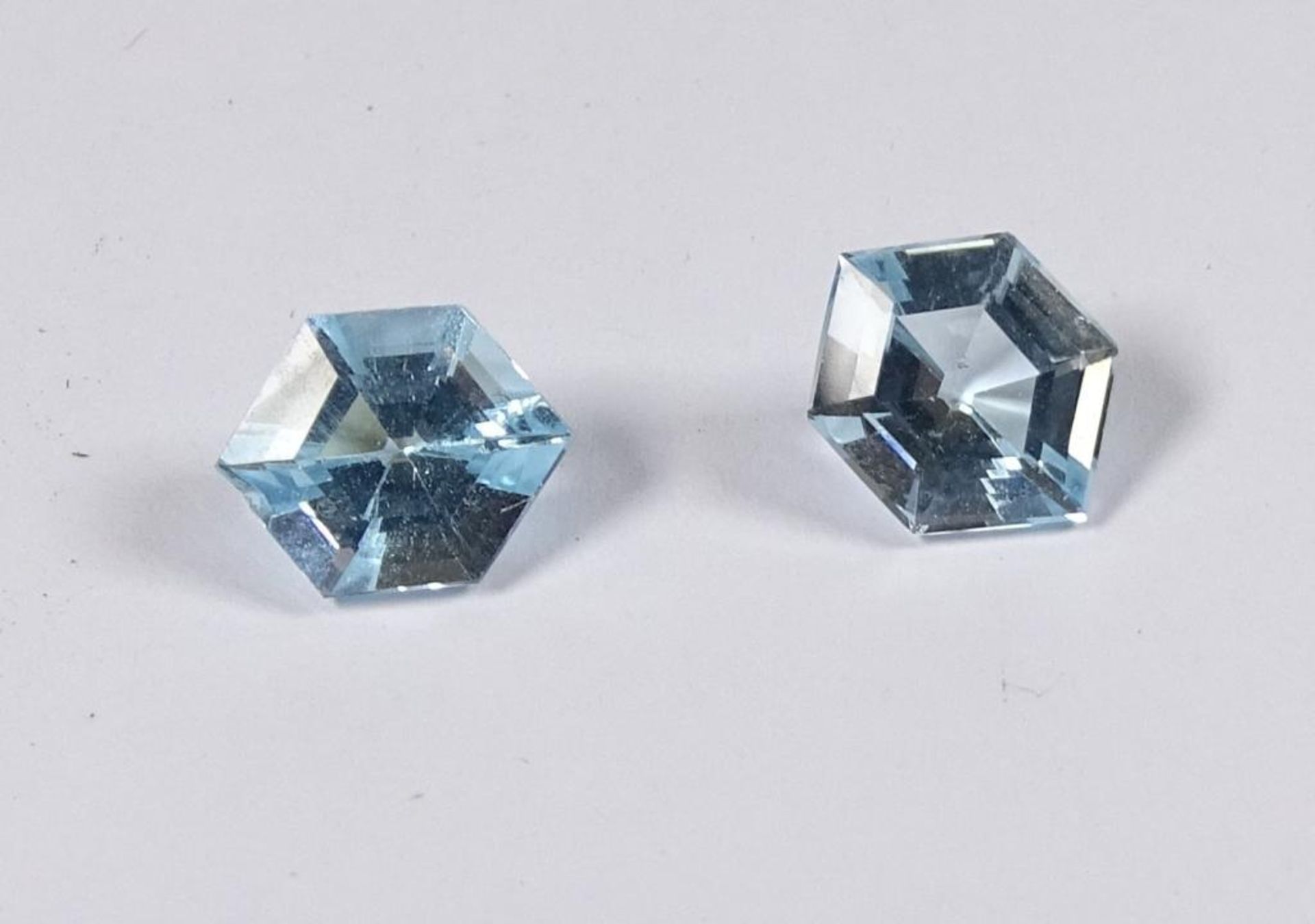 Zwei Aquamarine,facettiert,zus.0,69gr.,8x7mm - Bild 2 aus 4