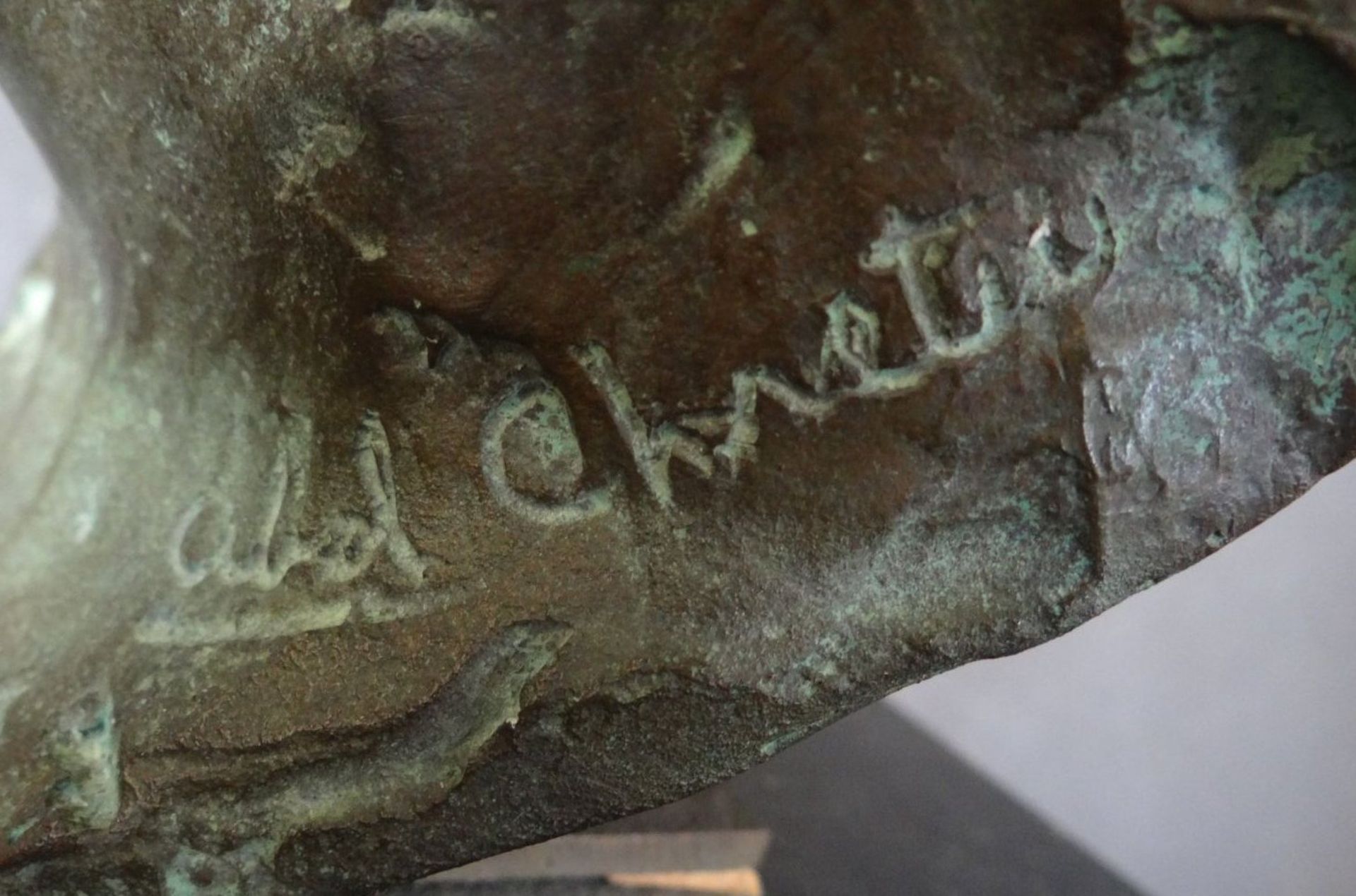 Chretin (oder ähnlich?) "Frauenkopf" Bronze auf kl. Marmorsockel, signiert, seitl. undeutlicher - Bild 4 aus 7