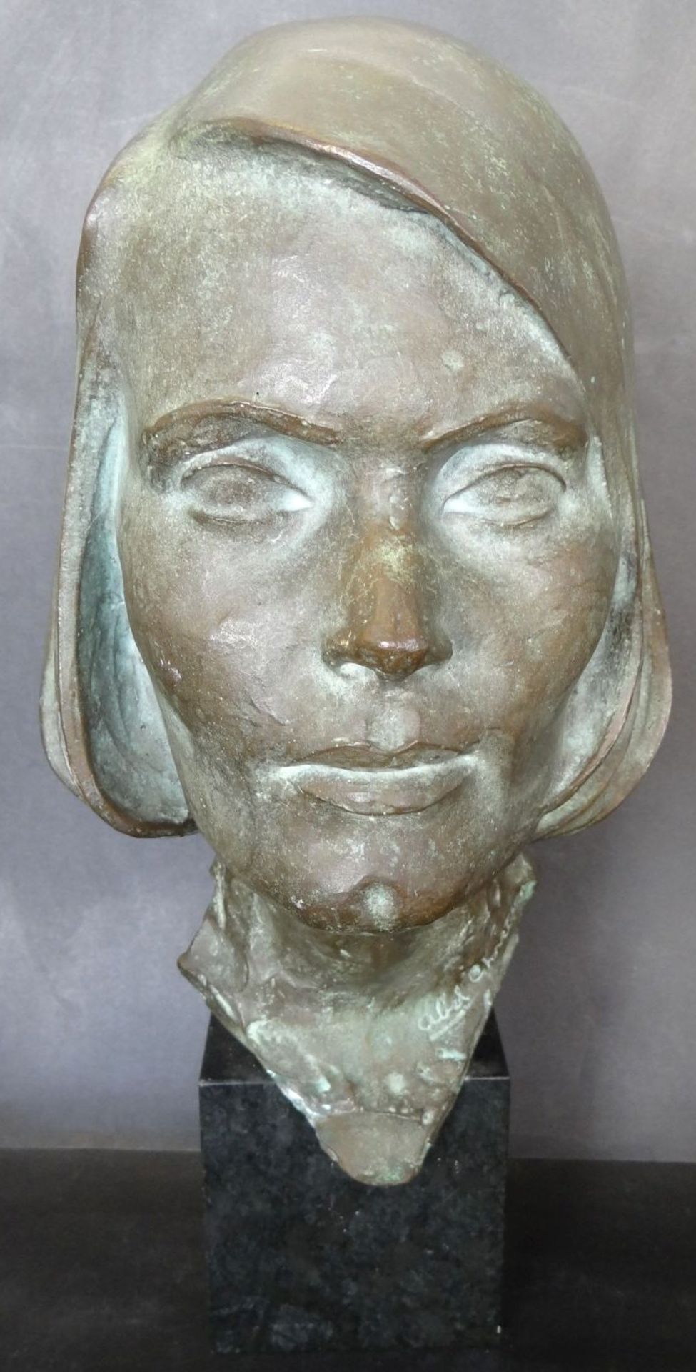 Chretin (oder ähnlich?) "Frauenkopf" Bronze auf kl. Marmorsockel, signiert, seitl. undeutlicher - Bild 2 aus 7