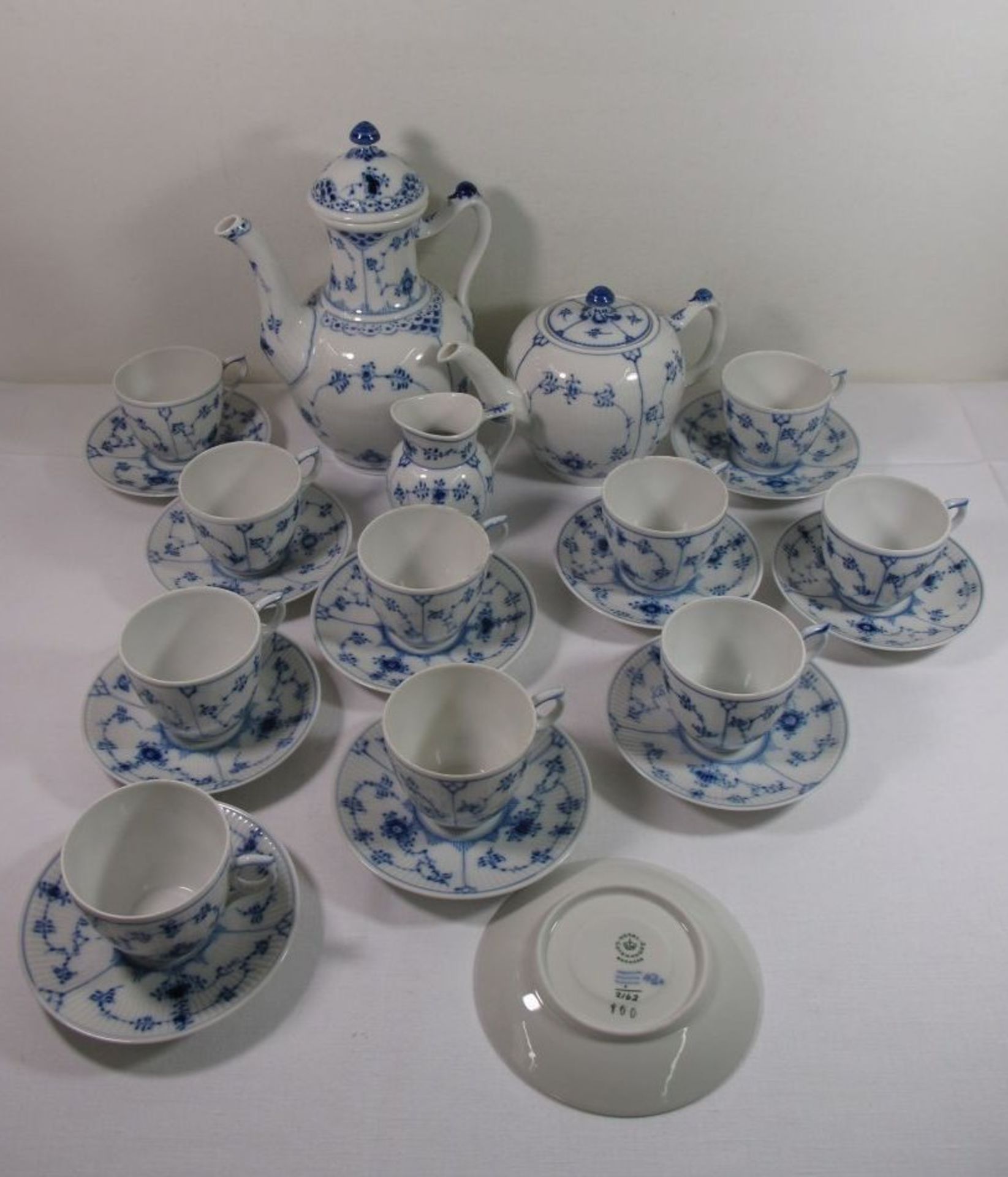 Kaffee-Teeservice, Royal Copenhagen, handbemalt, Musselmalet, gerippt, 1. W., Kaffeekanne, Teekanne,