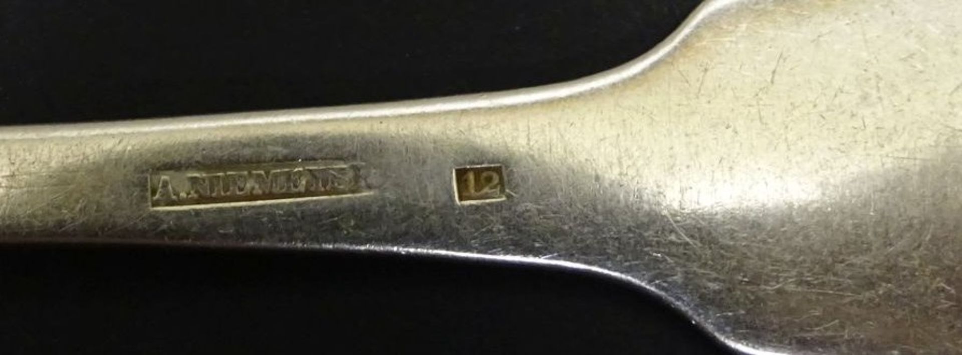 4x Silberlöffel, 12 lötig, Spatenform,mit Zier-Monogramm,Alters-u. Gebrauchsspuren, zus. 205 gr.L- - Bild 4 aus 4