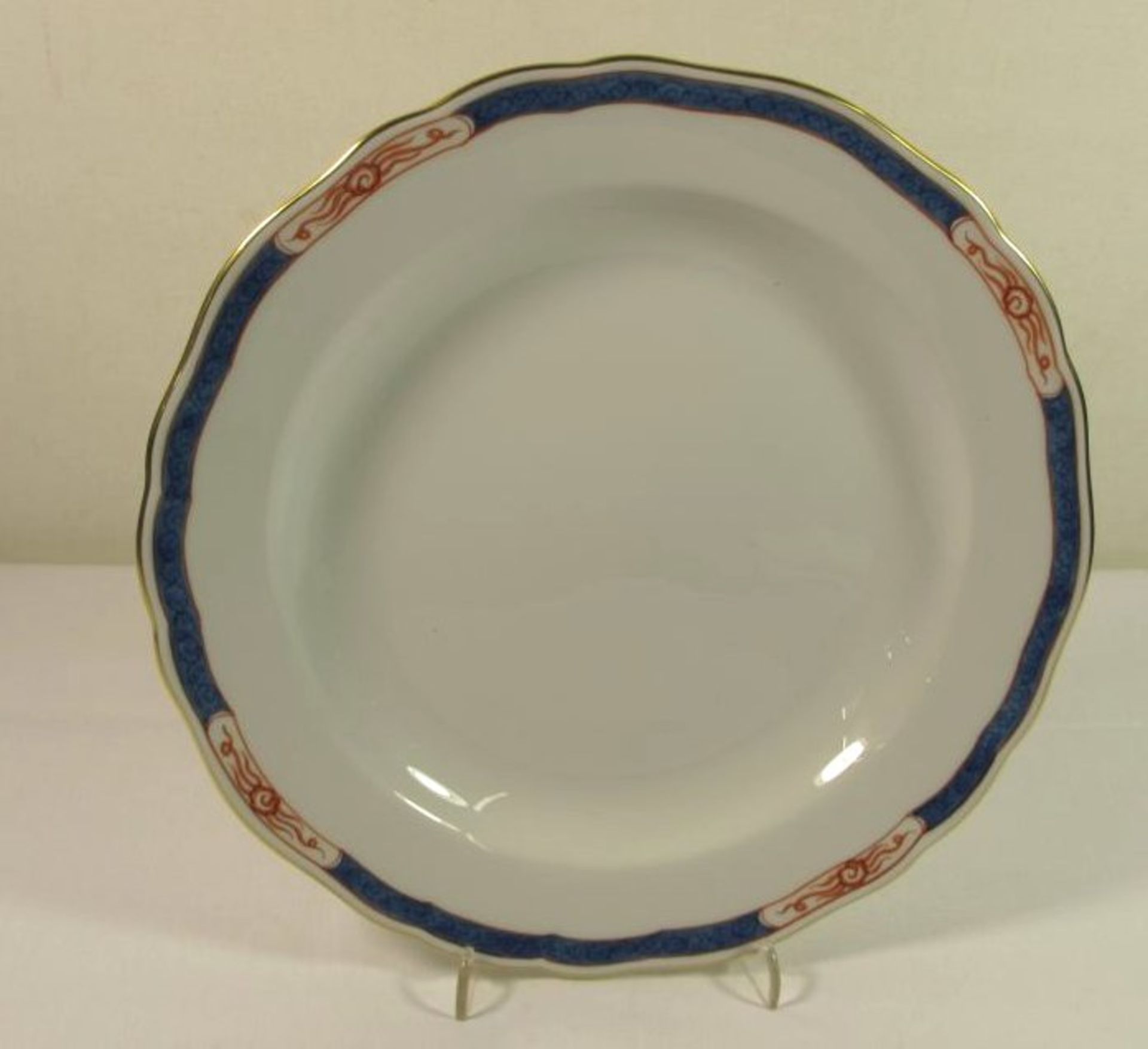 Teller, Meissen Schwertermarke, 1. Wahl, blau/roter Rand, D-22,5cm.