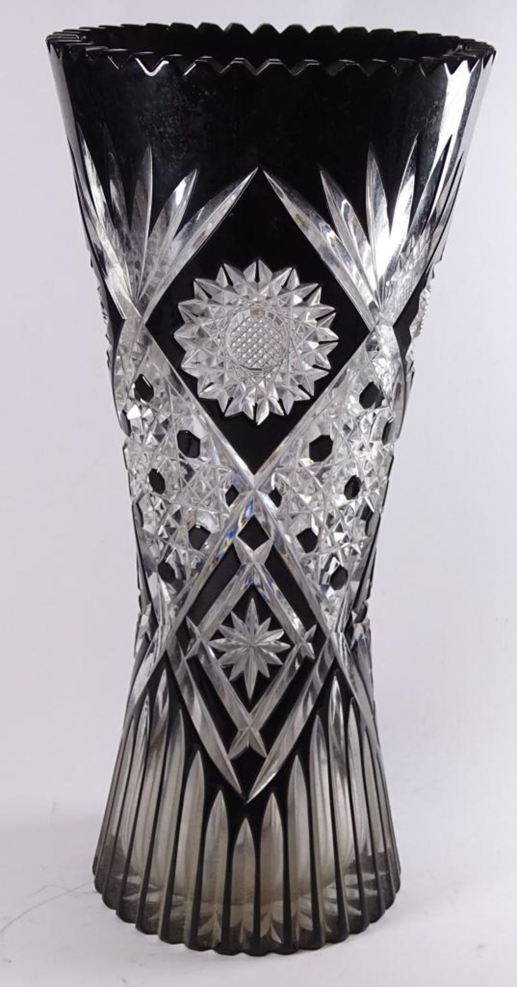 hohe Kristall-Vase, lila/klar, beschliffen, , H-30 cm