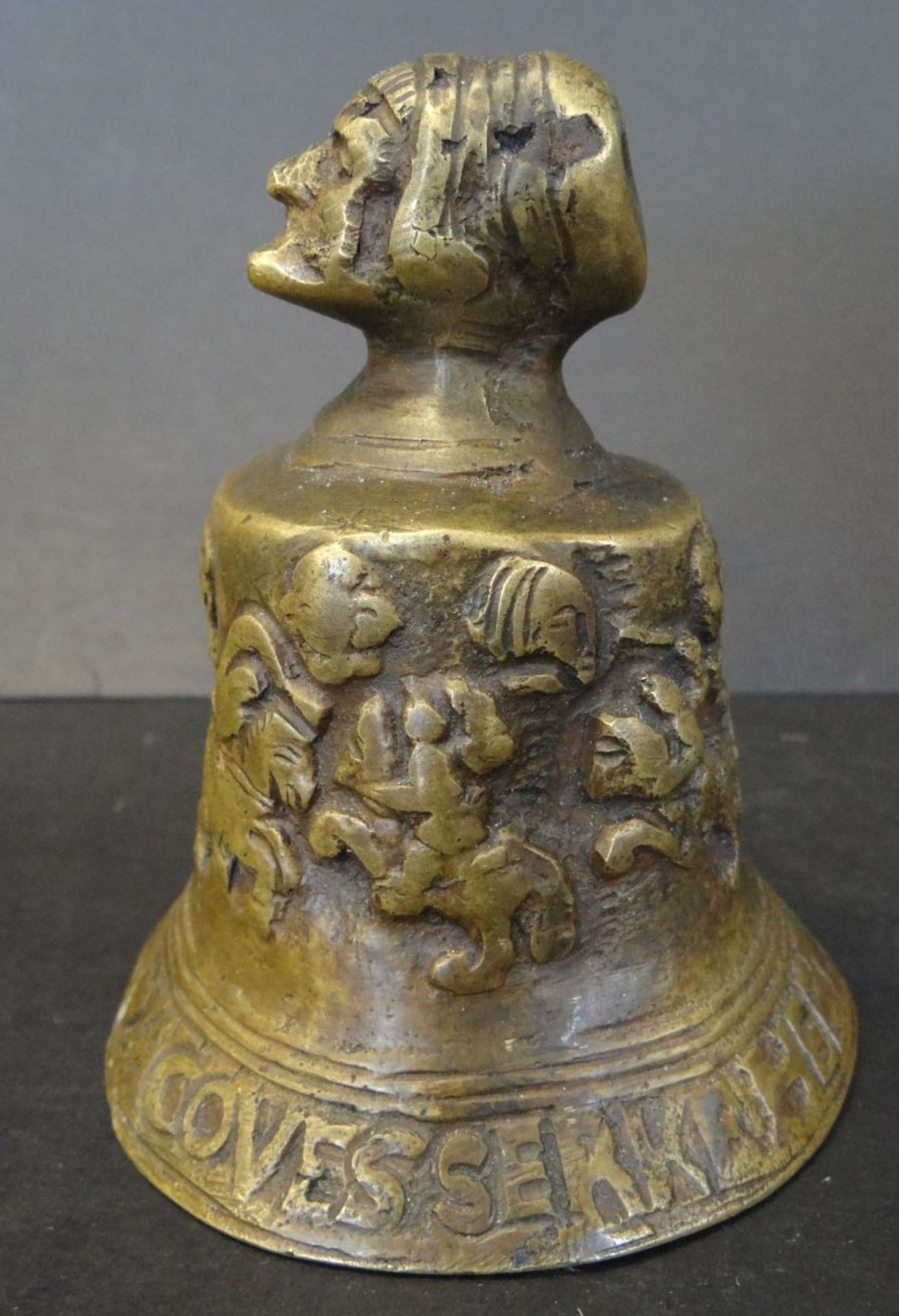 kl. Bronze-Glocke, dat. 1570 ?, H-9,5 cm - Bild 2 aus 5