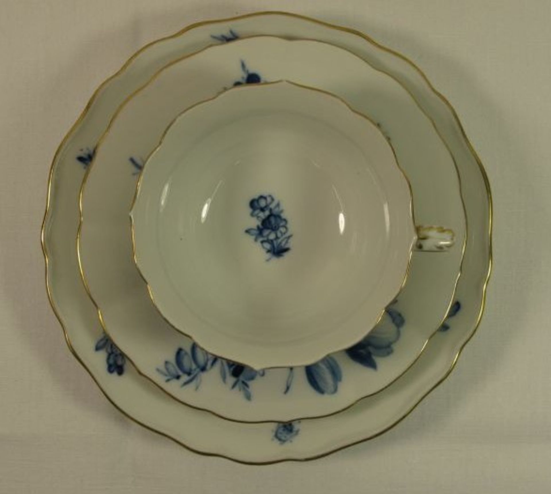 Teegedeck "Meissen", Schwertermarke, 1. Wahl, blaue Blume, älter, Tasse H-5cm. - Bild 2 aus 4