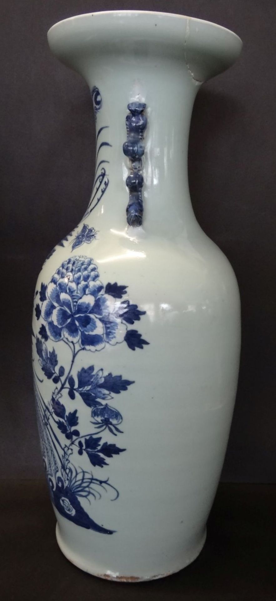 hohe China-Vase mit Blaumalerei, 19.Jhd., Rand geklebt, H-58 cm - Bild 4 aus 6