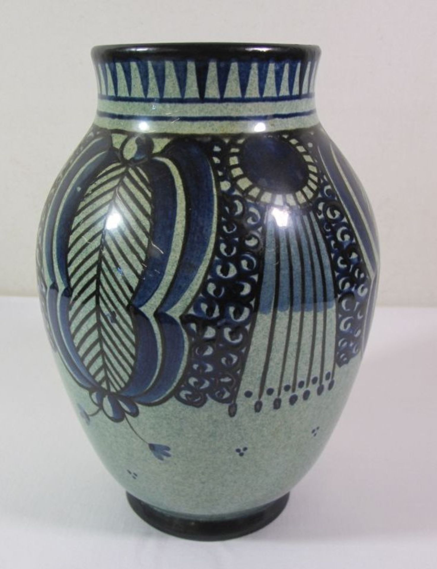 Vase "Vileroy u. Boch Brügge", Handmalerei, wohl um 1930, H-23cm.