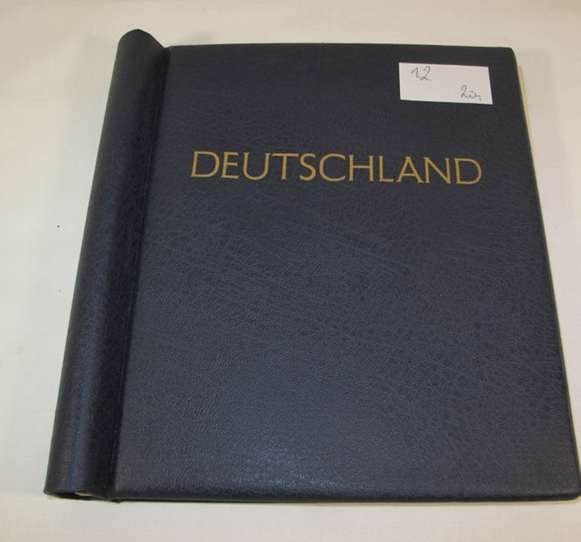 Album "Deutschland" mit vielen Marken.