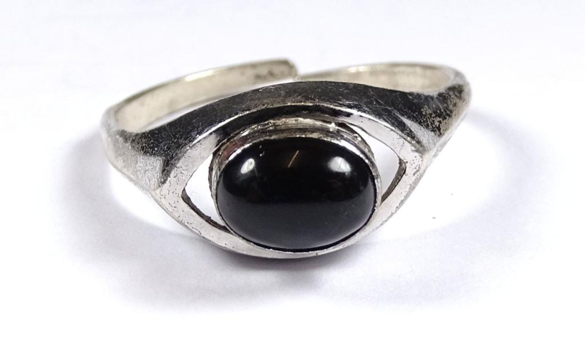 Ring,Silber -925- mit schwarzem Stein,offene Ringschiene, 2,9gr.