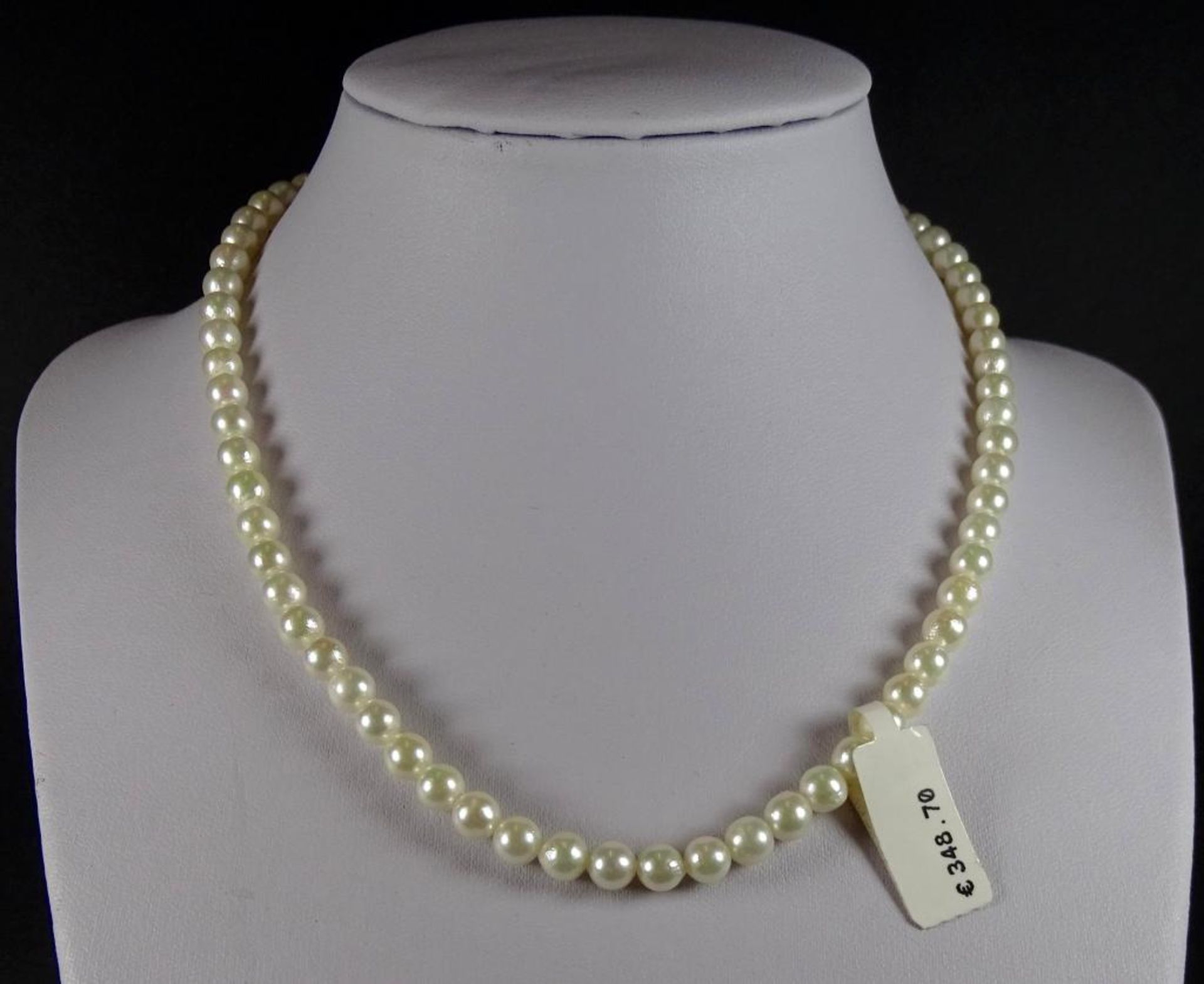 Perlen Halskette mit Goldschliesse 585/000, L-38cm, Perlen d-4,9-5,4mm,Neu und ungetragen aus - Bild 2 aus 3