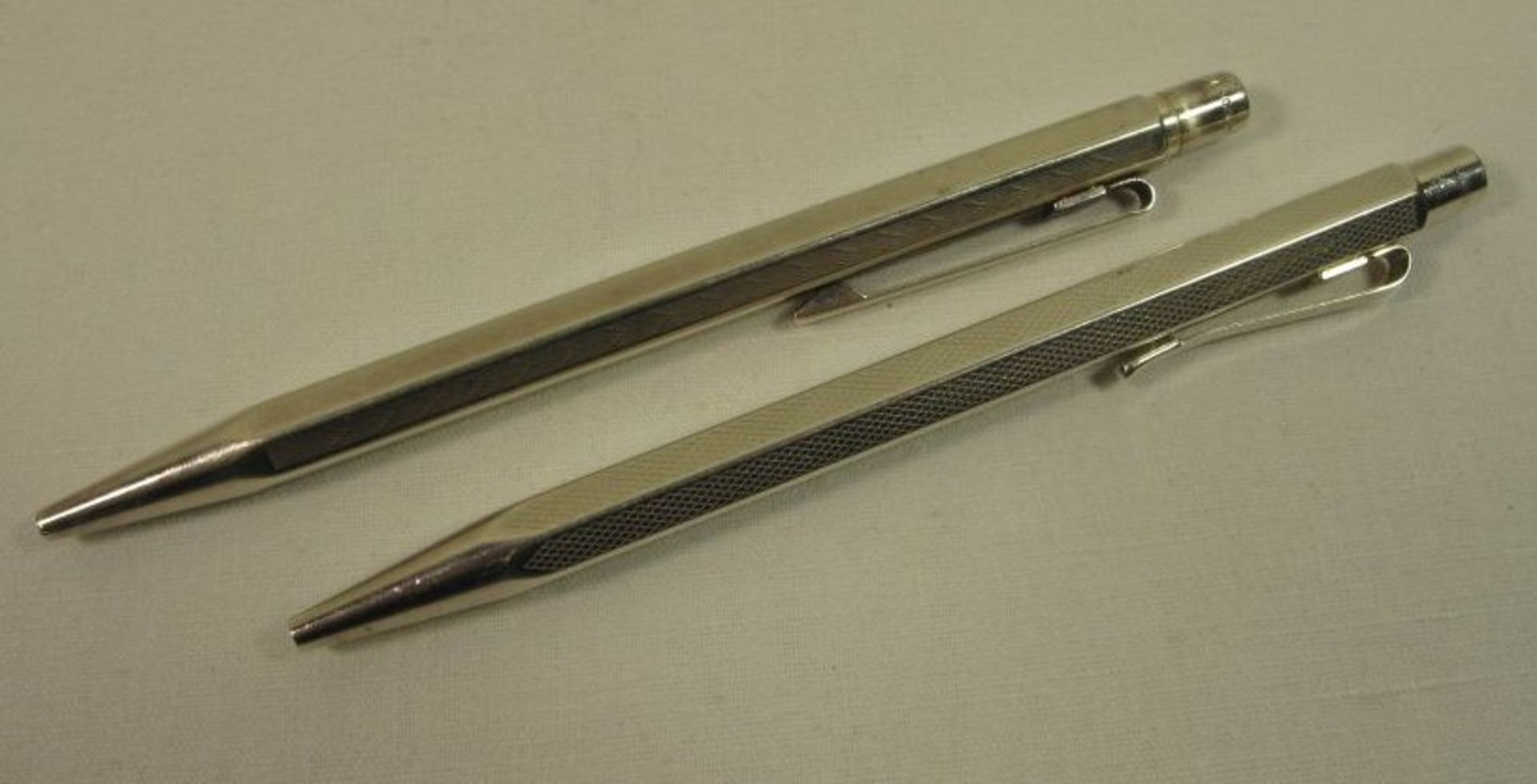 2x Kugelschreiber "Caran D'Ache", 1x Silber, Swiss