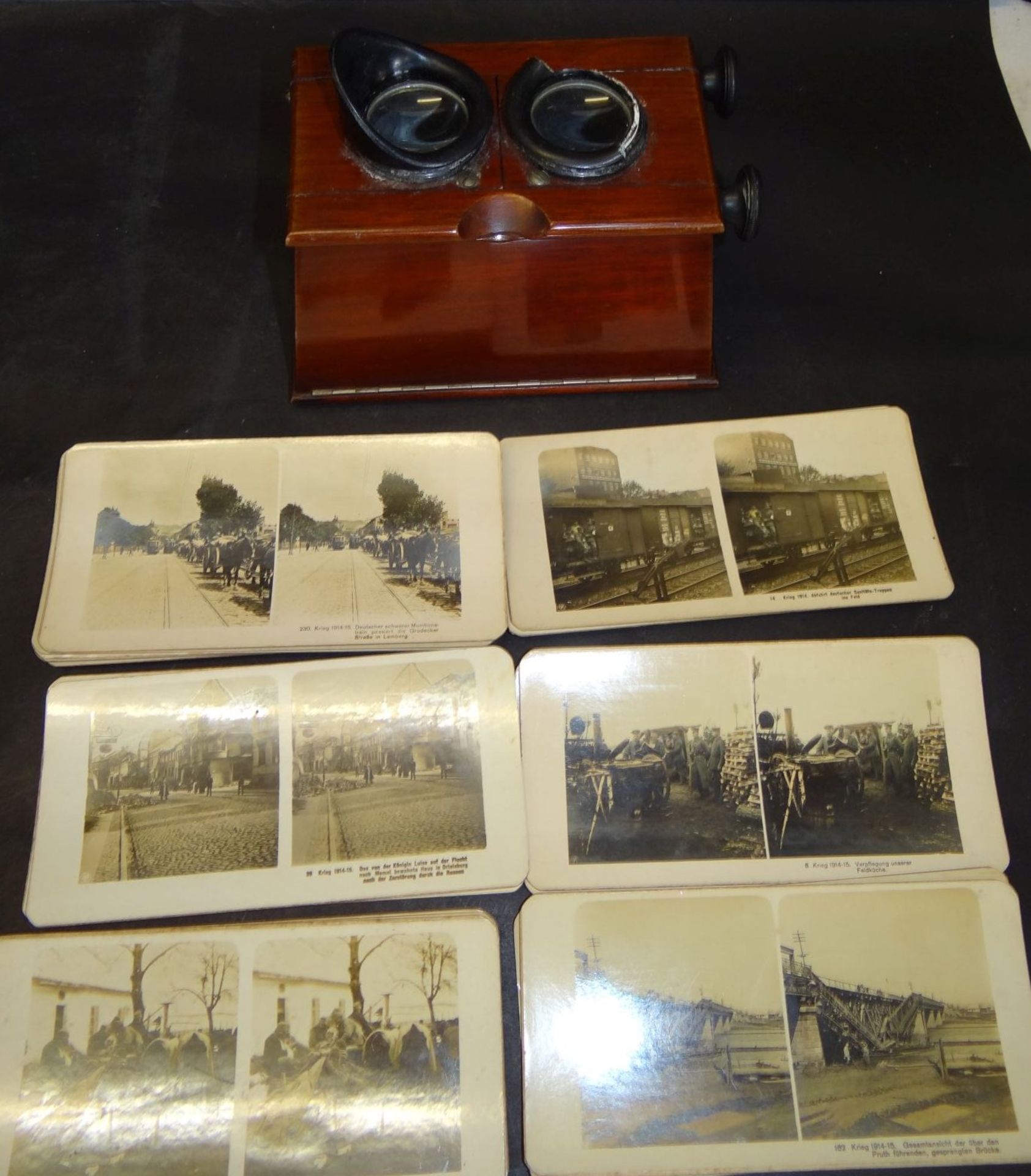 Stereo-Bildbetrachter aus Holz mit 21 Stereo-Fotos, Krieg 1914-15, 1x Augenschutz beschädig