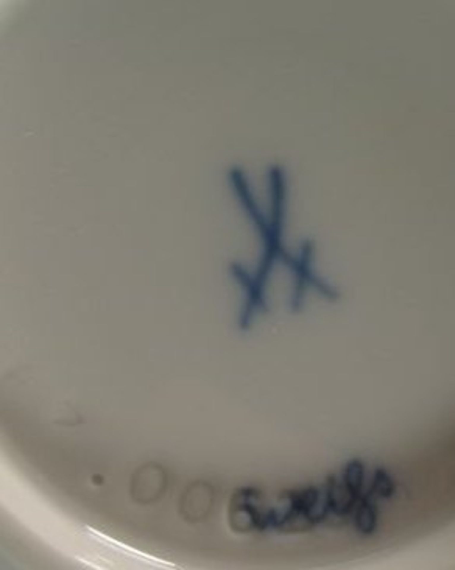 2x Teetassen mit U.T., Meissen Schwertermarke, 1. Wahl, Weiß, Tasse H-5cm. - Bild 2 aus 2