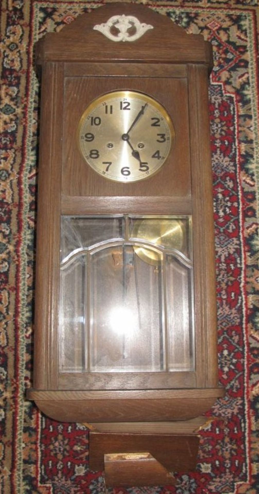 Wanduhr, 30/40er Jahre, Werk nicht geprüft, Gehäuse beschädigt, 1x Glas mit Riss, H-76cm B-33cm T-