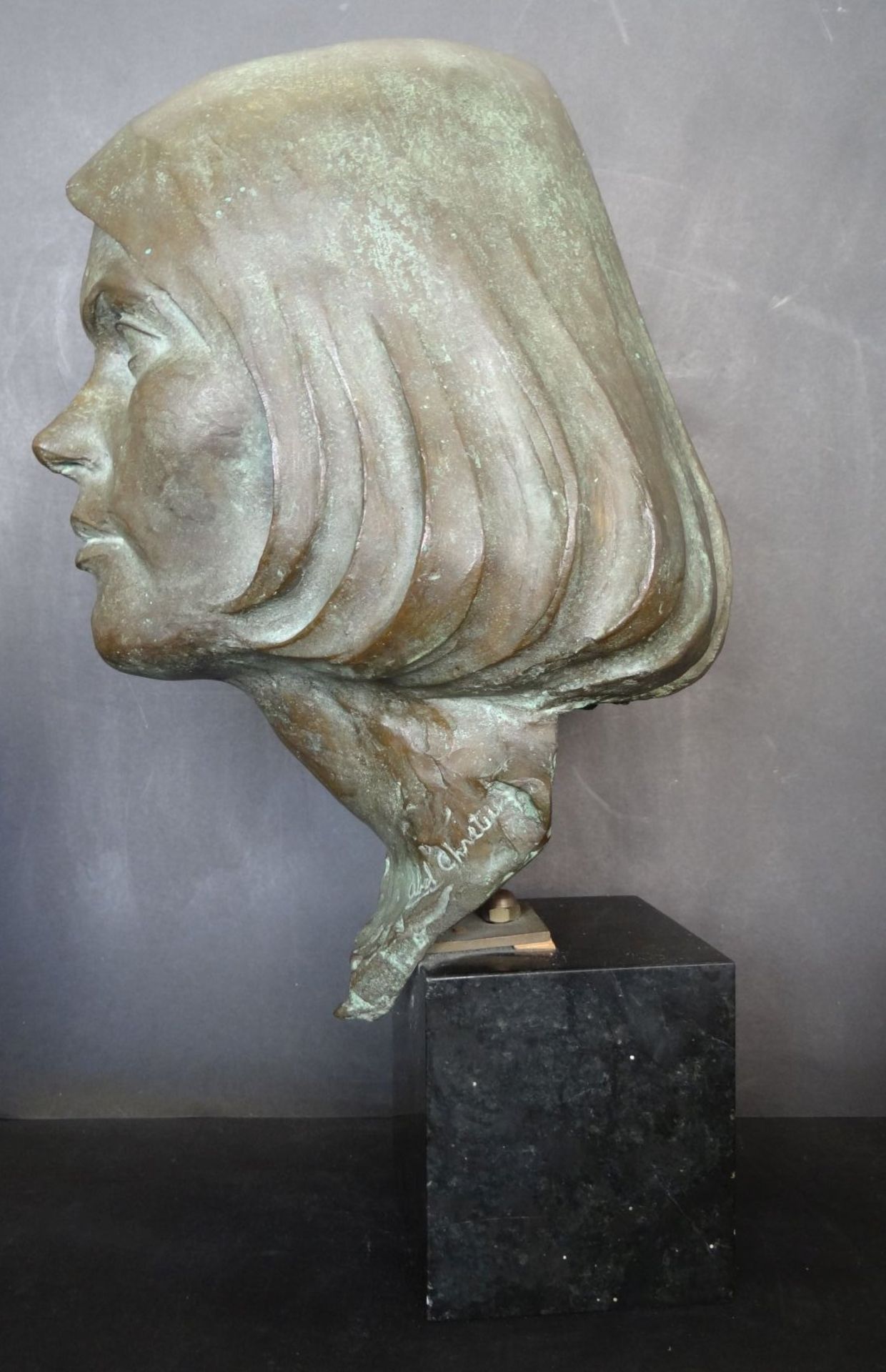 Chretin (oder ähnlich?) "Frauenkopf" Bronze auf kl. Marmorsockel, signiert, seitl. undeutlicher - Bild 3 aus 7