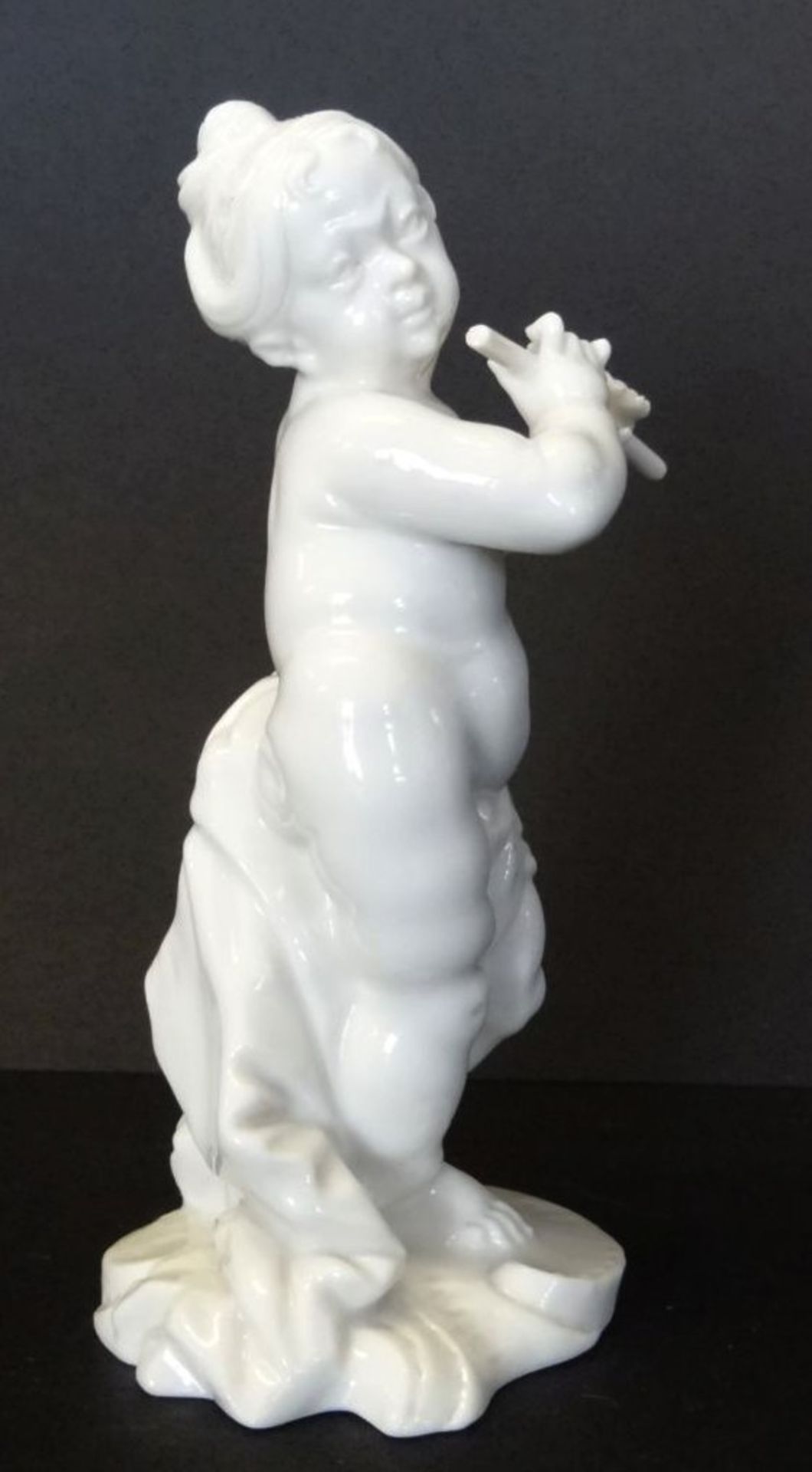 Flötenspielender Putto "Nymphenburg" weiss, H-10 cm, guter Zustan - Bild 3 aus 5