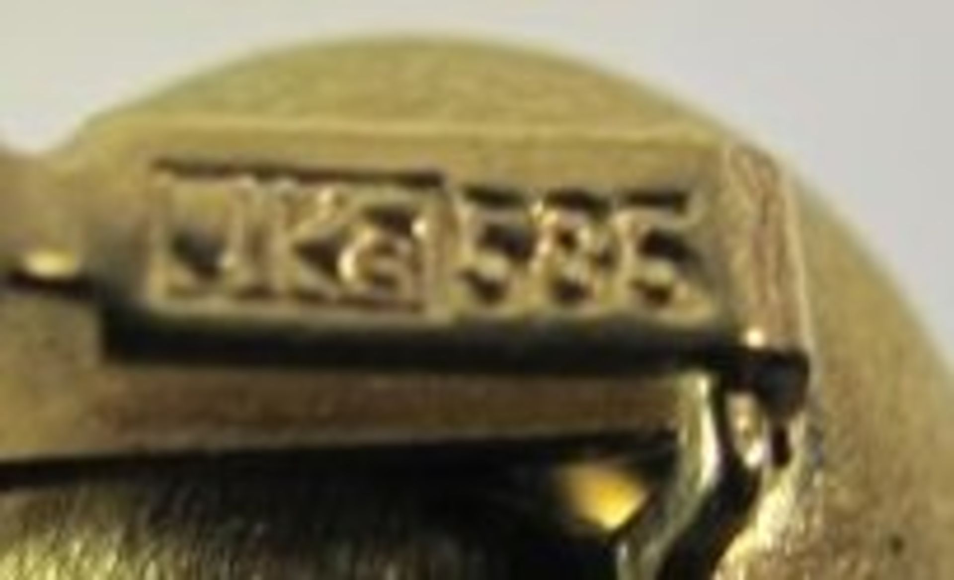 mehreihiges SW-Perlencollier mit Lapis, 585er Goldschliesse, ca. L-40cm. - Bild 2 aus 2