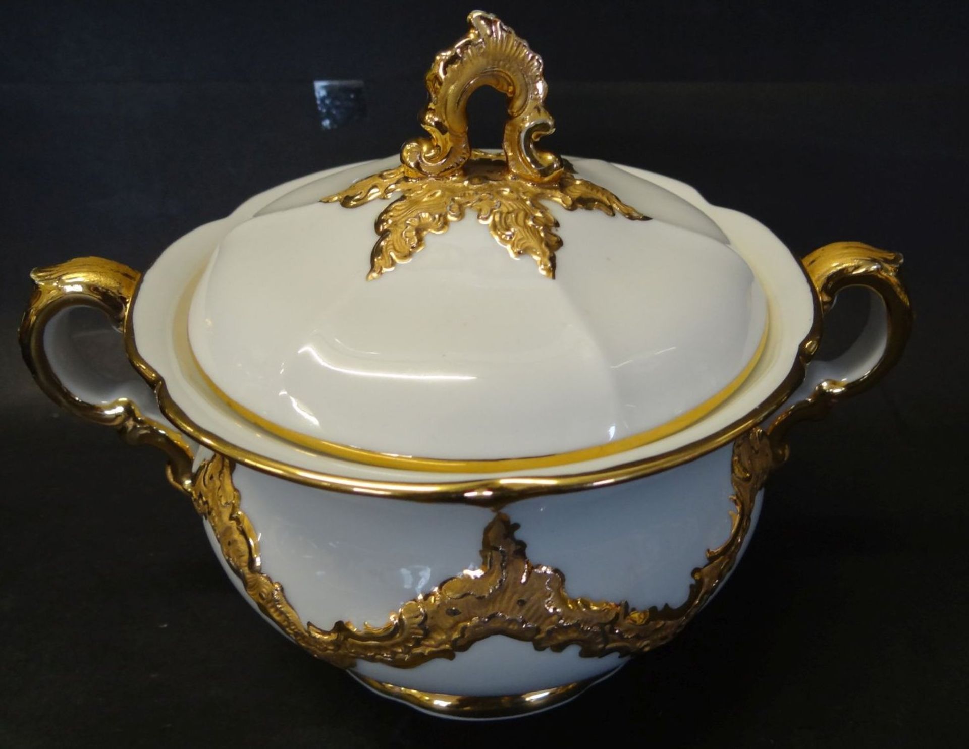 Prunk-Deckeldose "Meissen", weiss/gold, H-13 cm, D-13 cm, Schleifstriche - Bild 2 aus 6