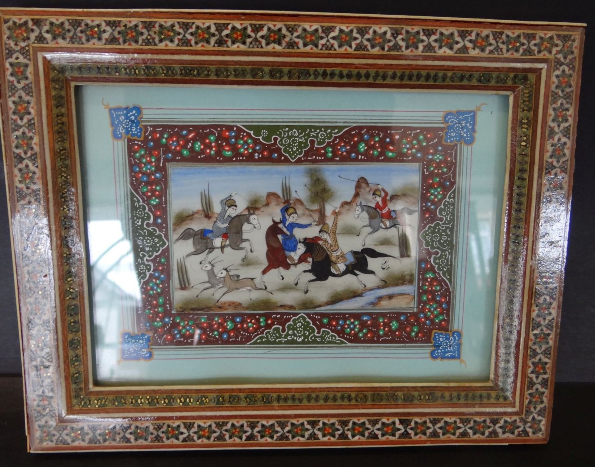 Persische Miniaturmalerei, Jagdszene auf Beinplatte, Tischrahmen/Glas, RG 17x22 cm