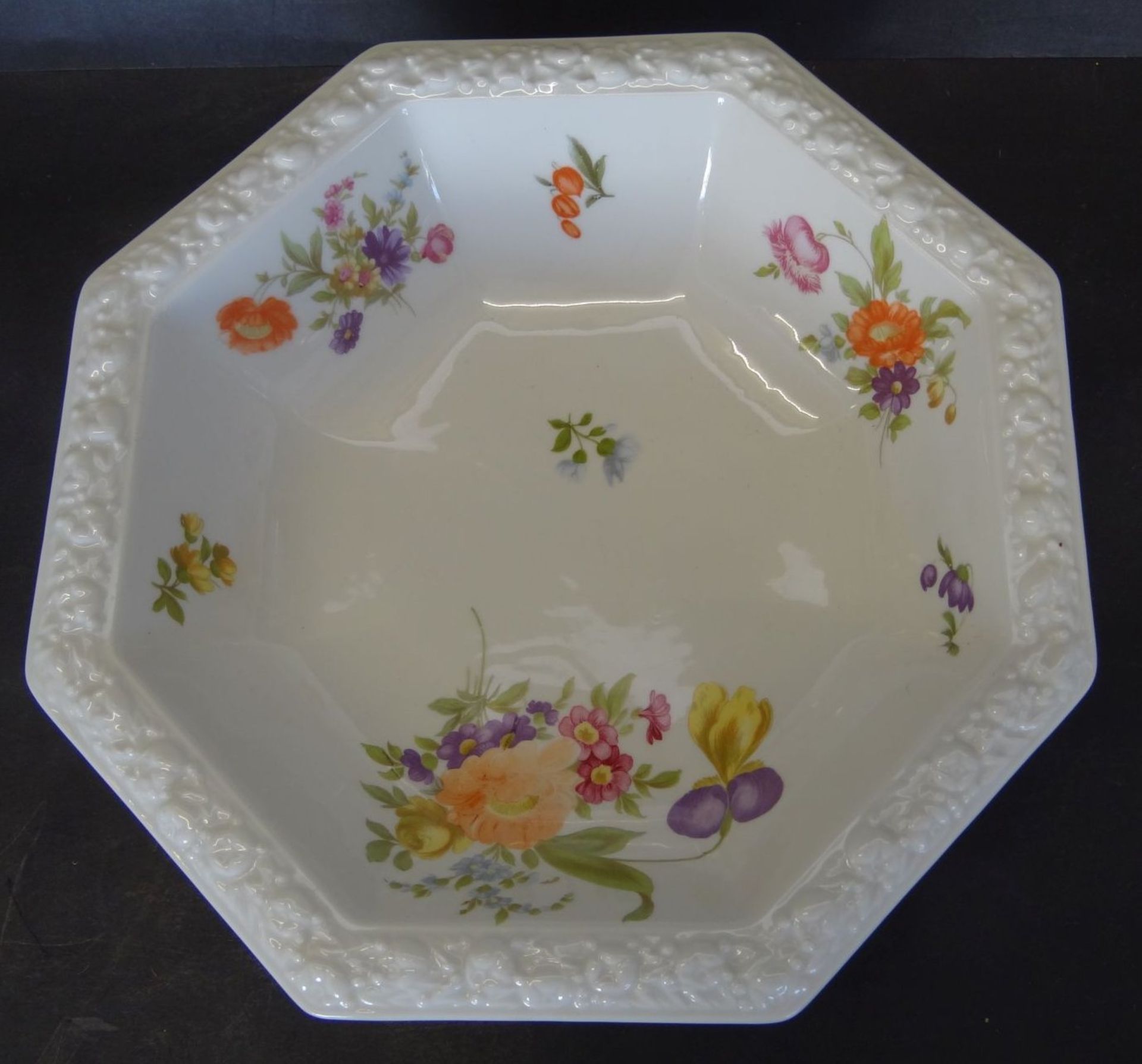 Schale "Rosenthal" Form Maria mit Blumen, H-6 cm, 24x24 cm