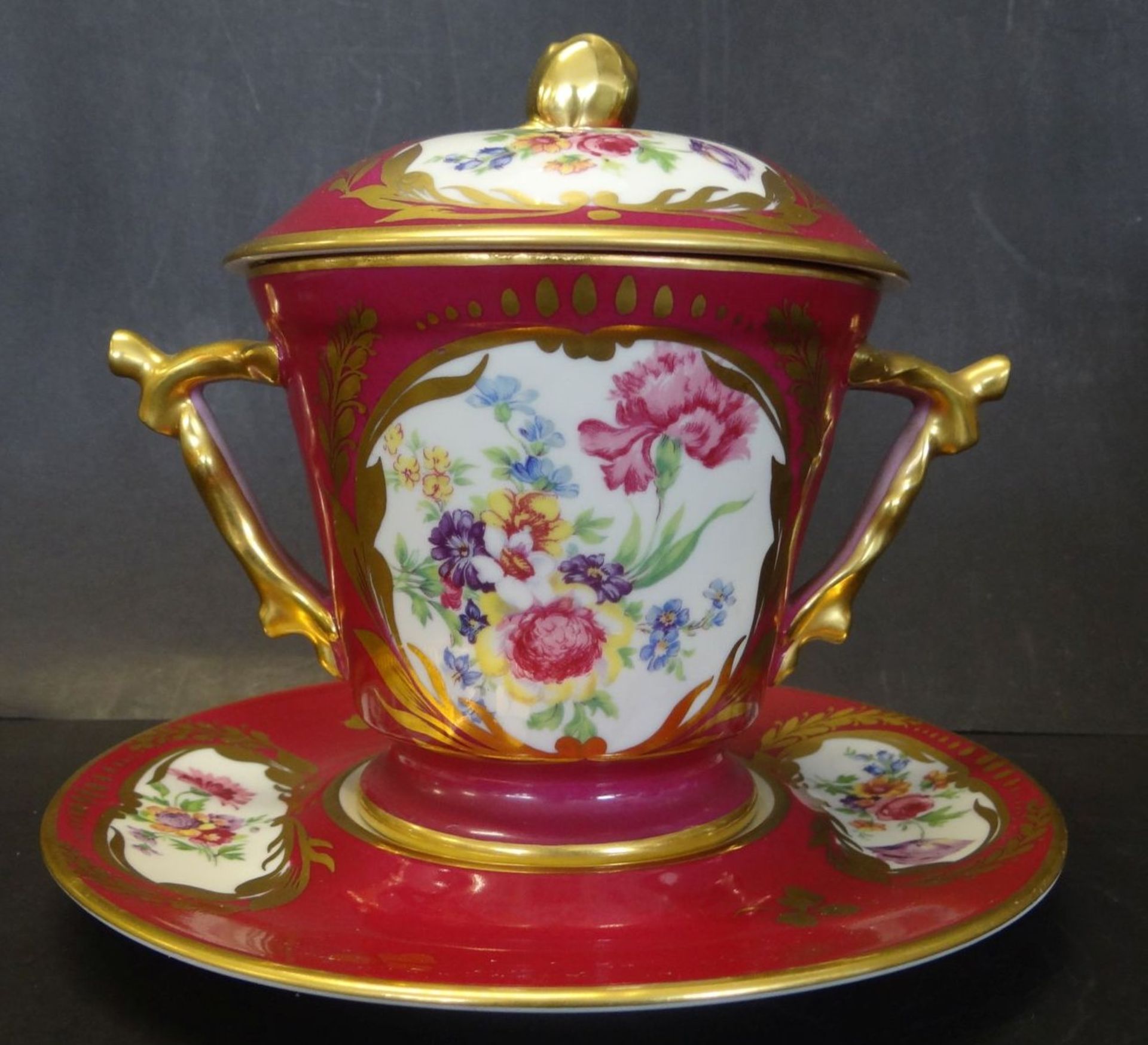 grosse Trembleuse "Limoges" 3-teilig, Blumen in Reserven, H-15 cm, Tassendurchmesser 12,5 cm