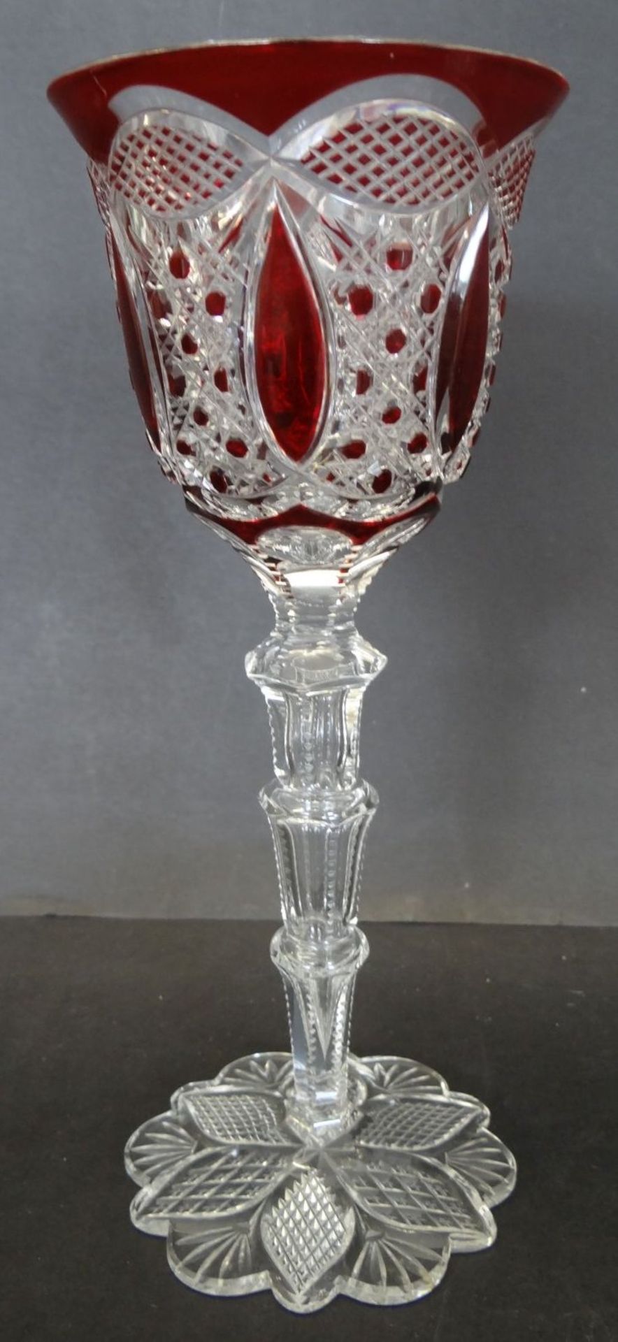 Stiel-Weinglas, rot überfangen, Baccarat, H-20 c
