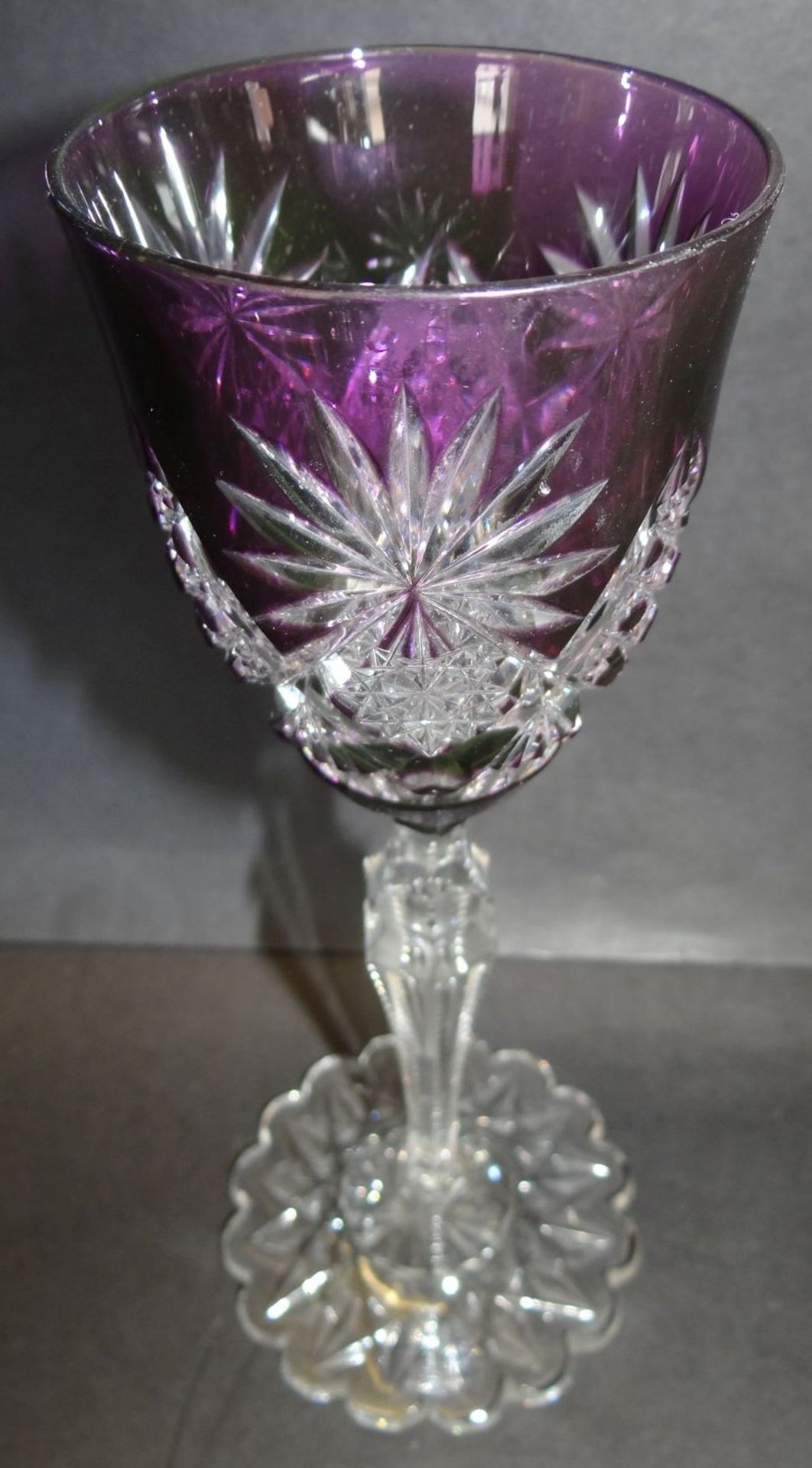 Stiel-Weinglas, lila überfangen, Baccarat, H-21,5 c - Bild 3 aus 3
