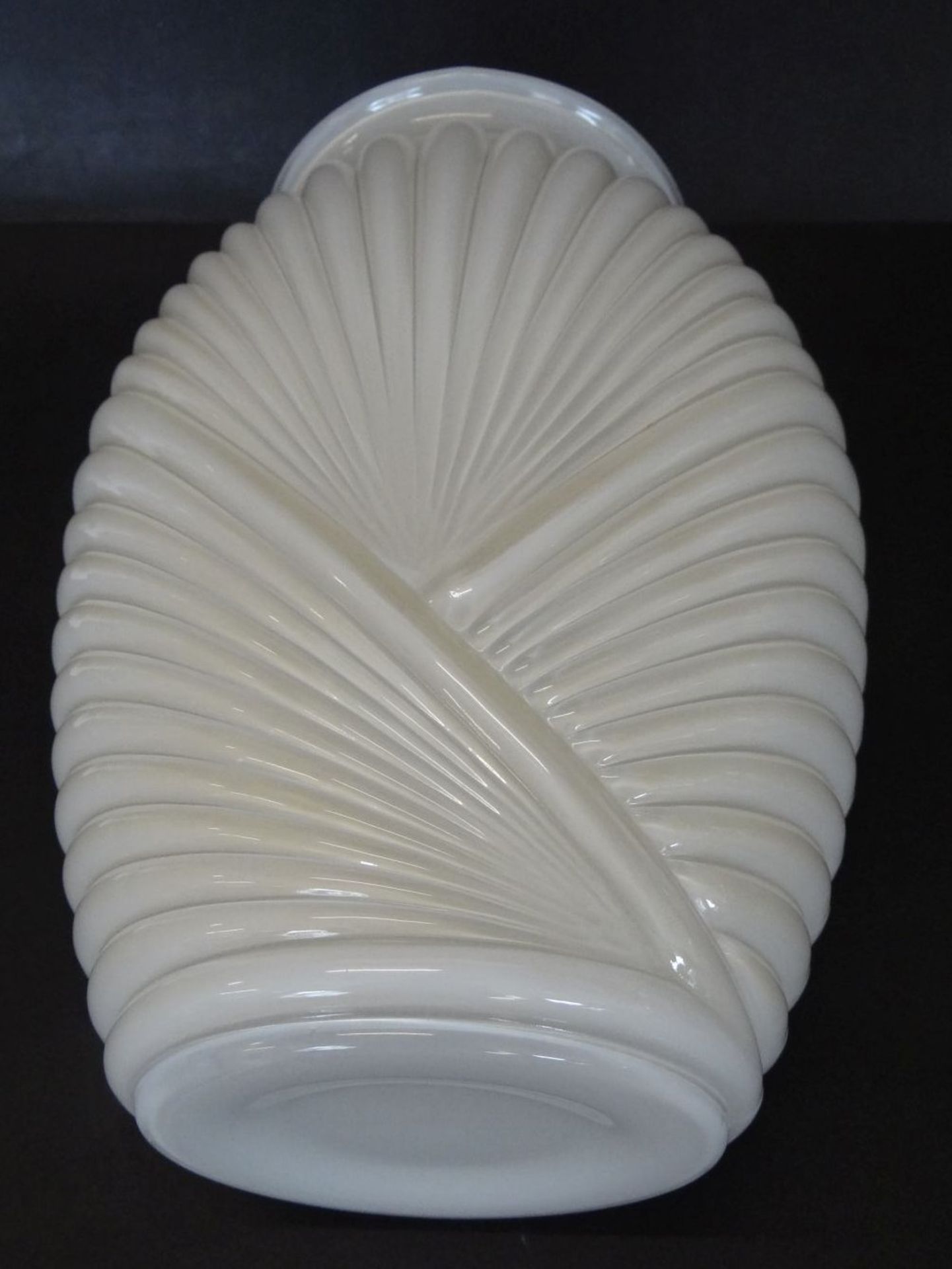 grosse Milchglas-Vase, H-24 cm, B-17 cm - Bild 4 aus 4