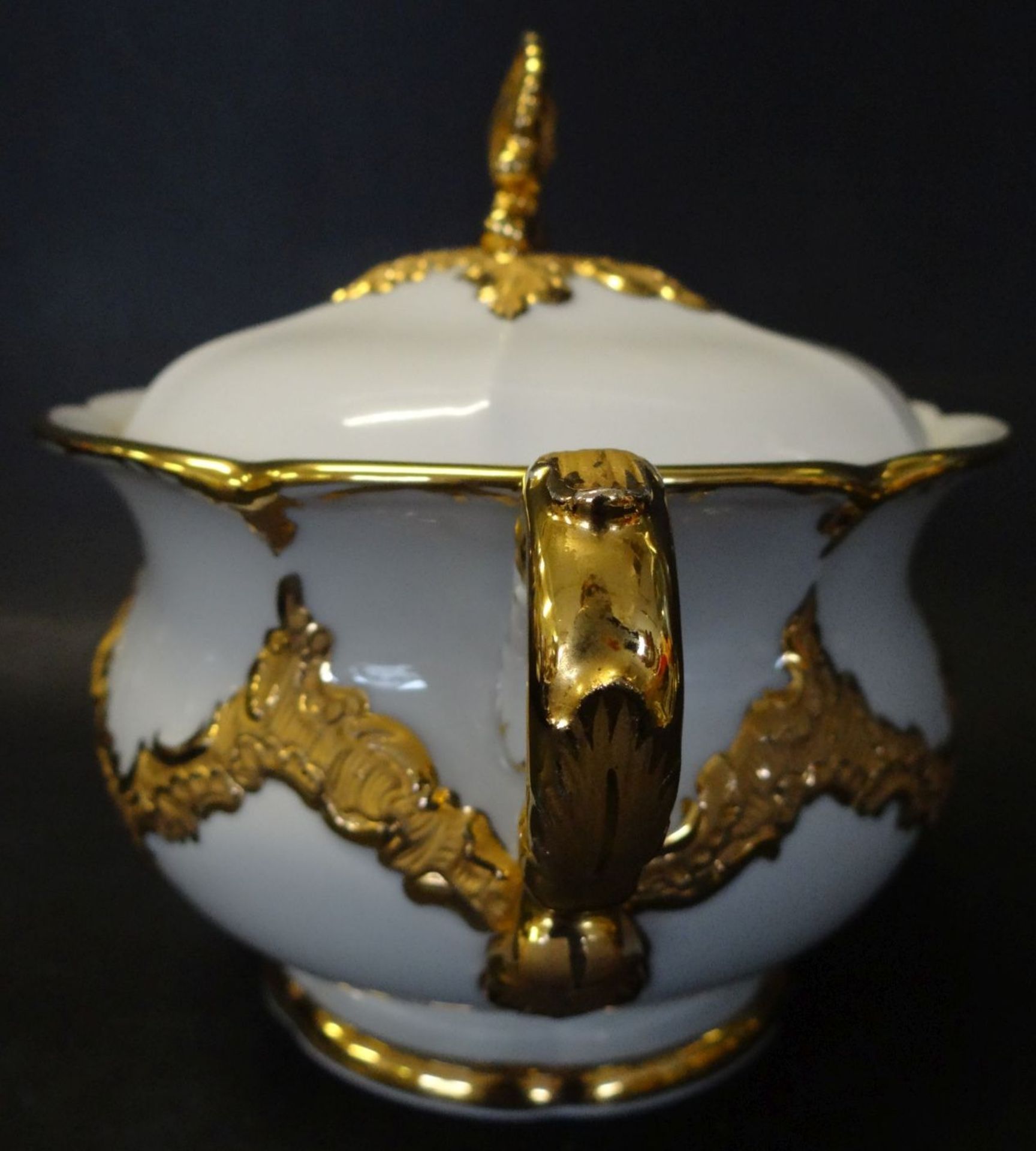 Prunk-Deckeldose "Meissen", weiss/gold, H-13 cm, D-13 cm, Schleifstriche - Bild 3 aus 6