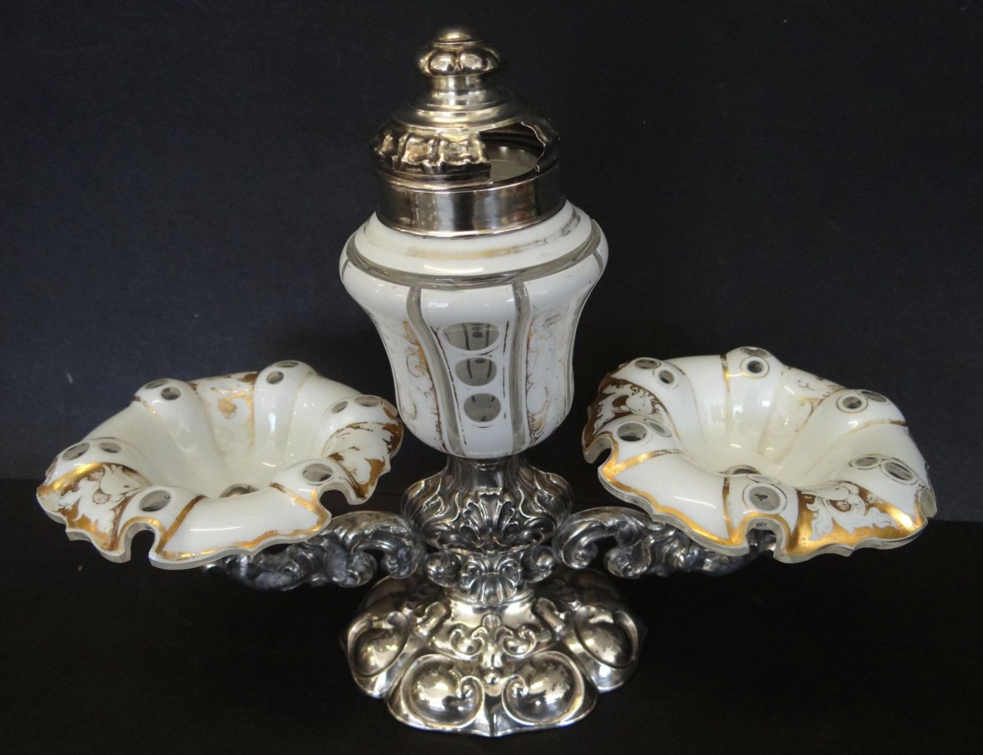 Biedermeier-Menage, Überfangglas auf Silberstand, Gold etwas berieben, 2 Gewürzschälchen und - Bild 3 aus 7
