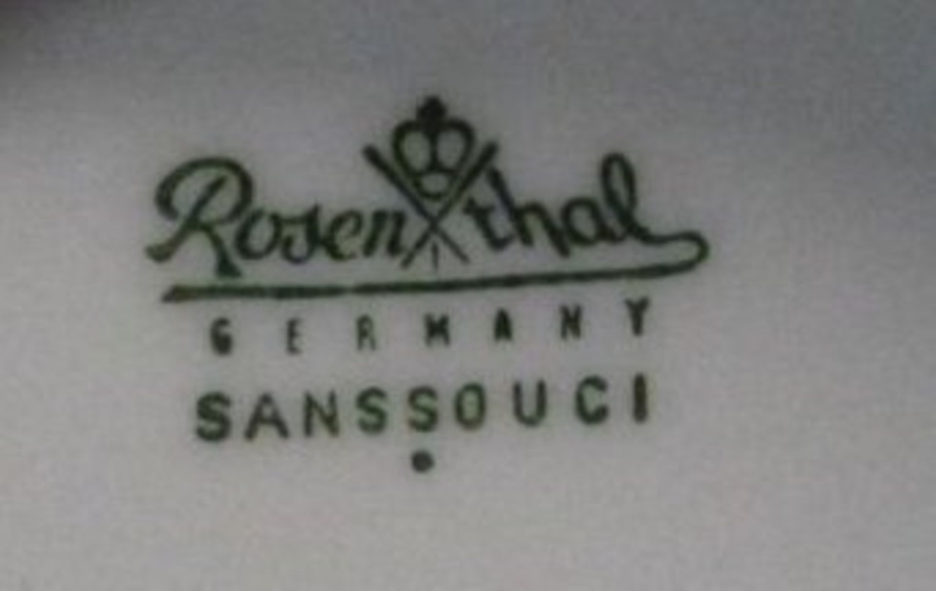 Speiseservice "Rosenthal", Form Sanssouci, weiß reliefiert auf grauem Fond, 2x Terinnen, 2x - Bild 3 aus 3