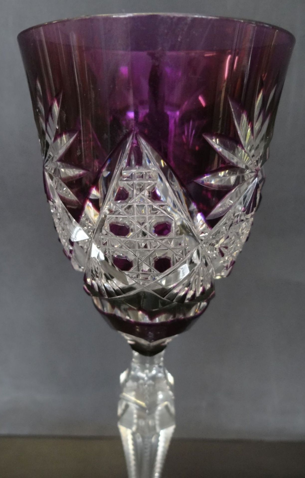 Stiel-Weinglas, lila überfangen, Baccarat, H-21,5 c