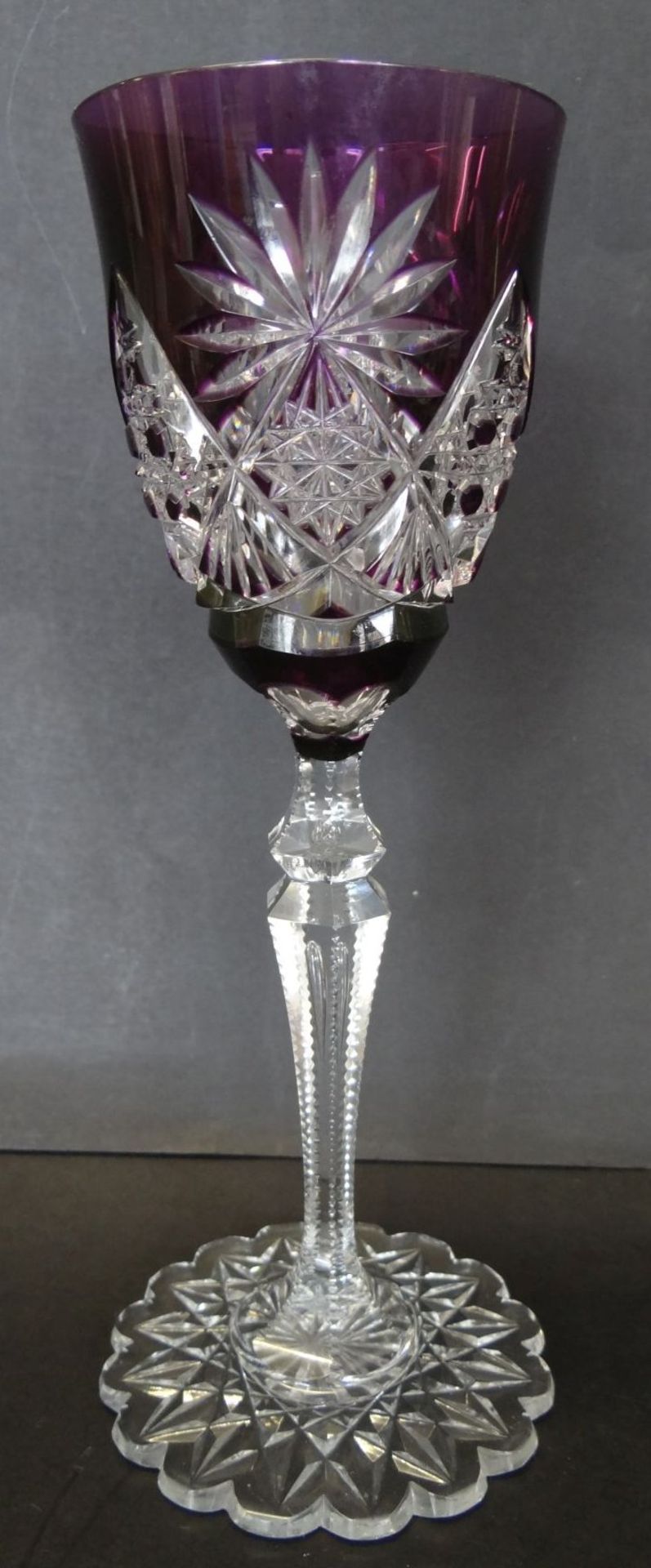 Stiel-Weinglas, lila überfangen, Baccarat, H-21,5 c - Bild 2 aus 3