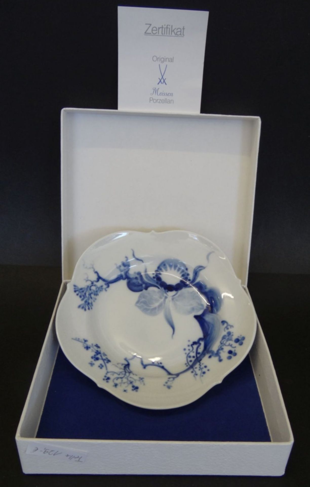 Teller Meissen, blaue Orchidee, in Kasten, 17x17 cm, Schwertermarke, 1.Wahl