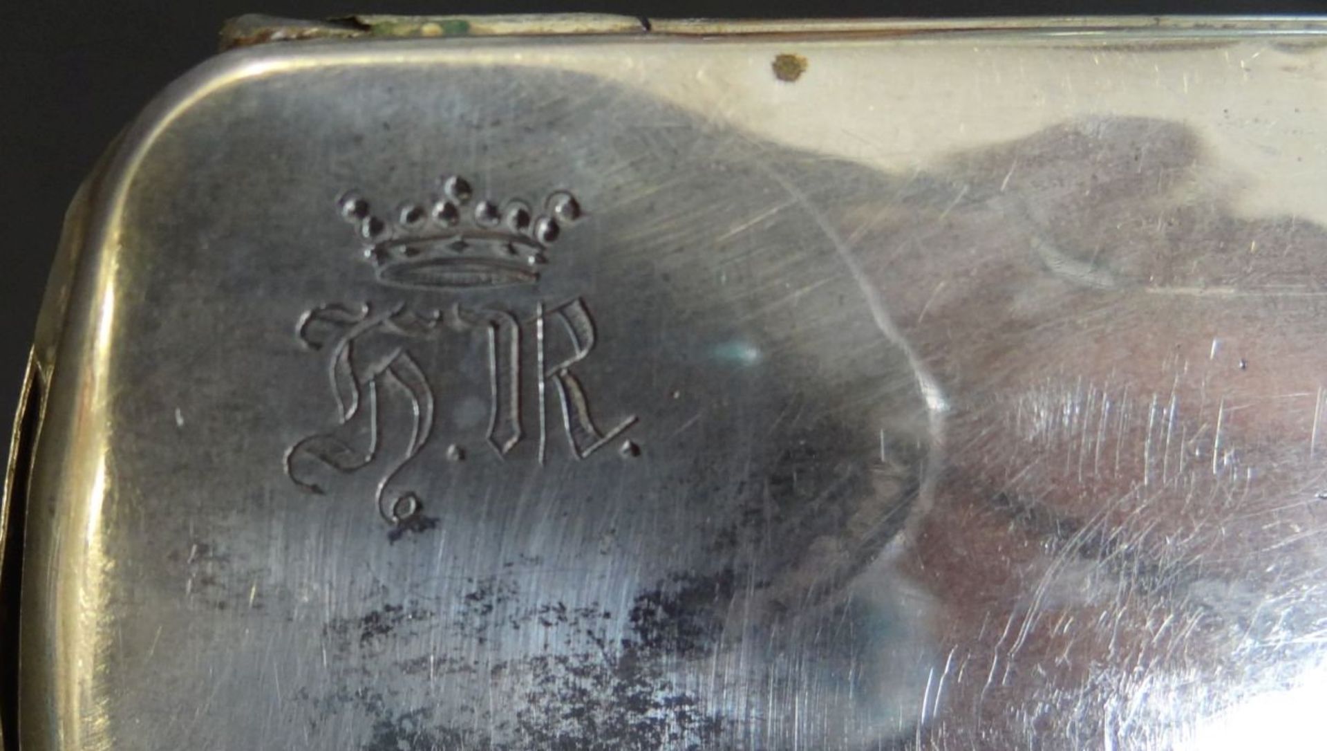Brillenetui, Silber geprüft, Krone-Gravur und eingeritzt Fanny 1918, 10,5x4,5 cm, 46 gr., etwas - Bild 4 aus 5