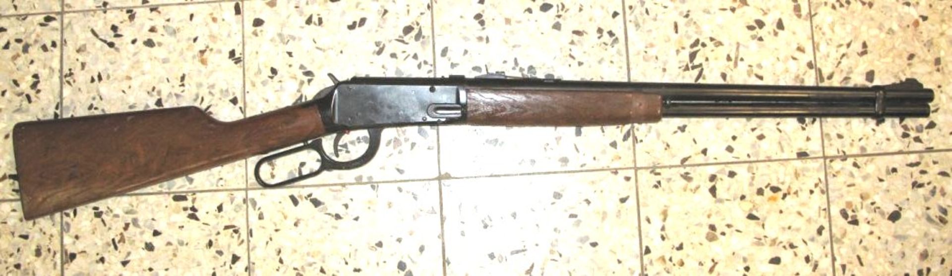 Luftgewehr in Form einer Winchester, L-95cm.