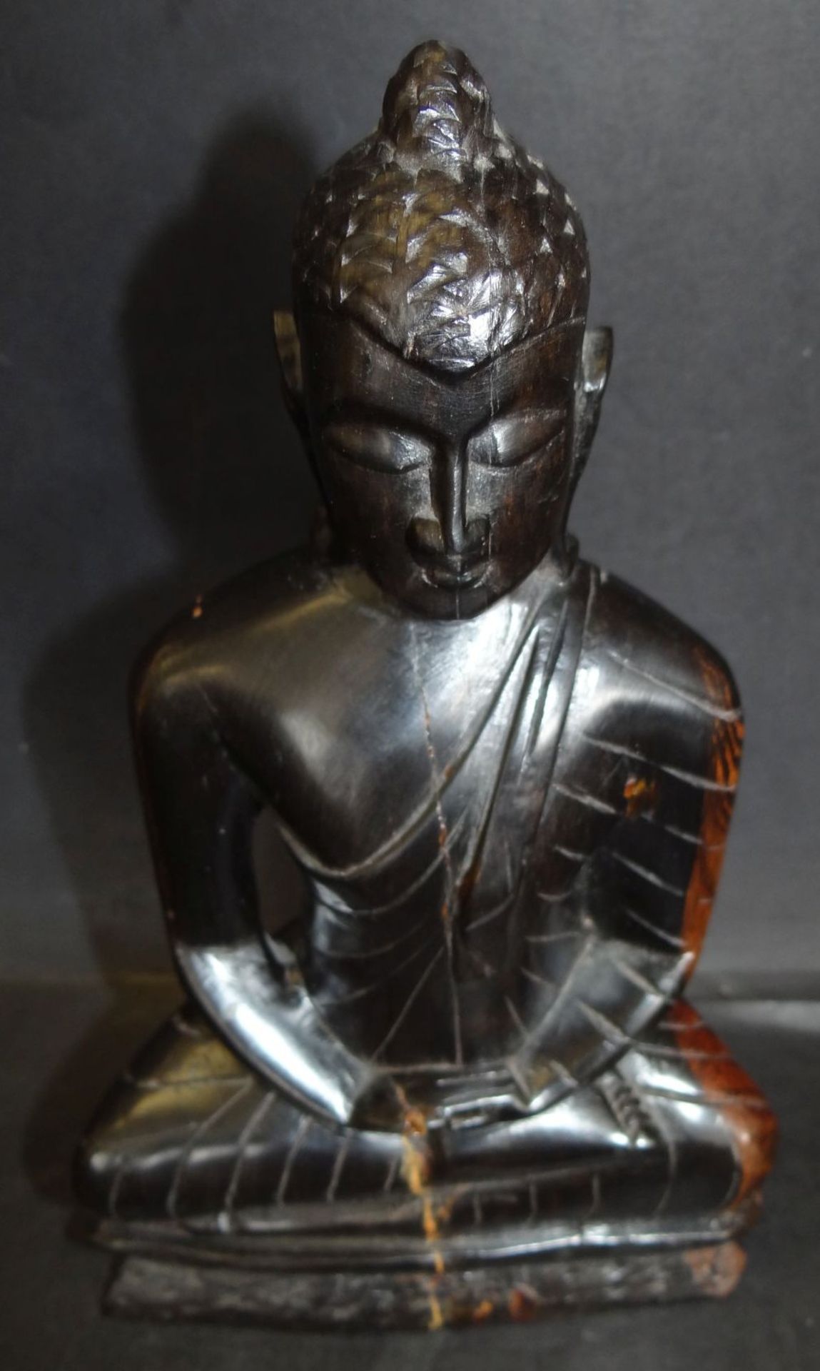 Holz-Buddha, vorne Altriss, H-23 cm - Bild 2 aus 4
