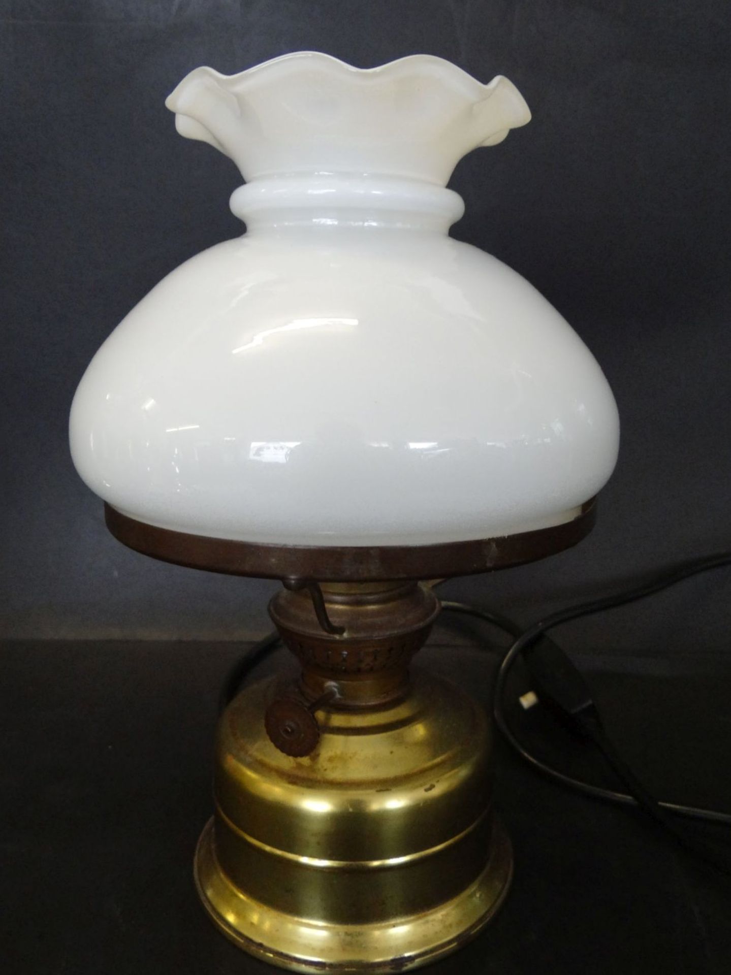 Tischlampe in Form einer Petreoleumlampe, elektrisch, H-24 cm - Bild 2 aus 2