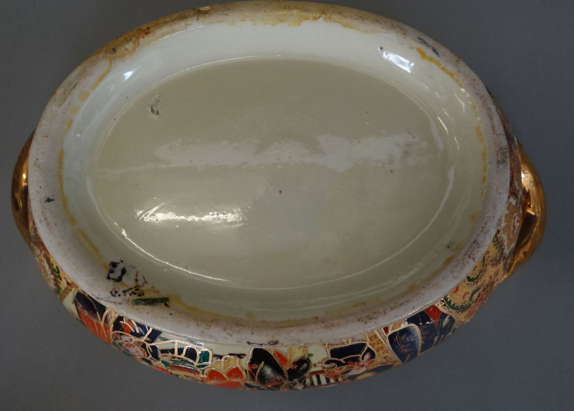 grosse ovale Deckelterrine, umlaufend figürlich bemalt, China, älter, H-19 cm, 24x19 - Bild 5 aus 6