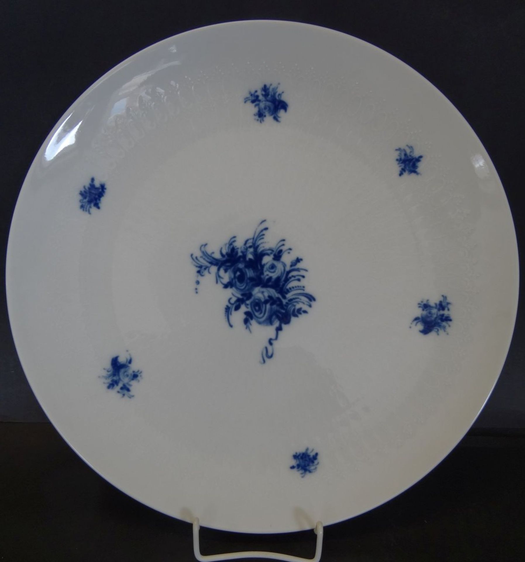 gr. Kuchenplatte "Rosenthal", blaue Blumen, D-33 cm